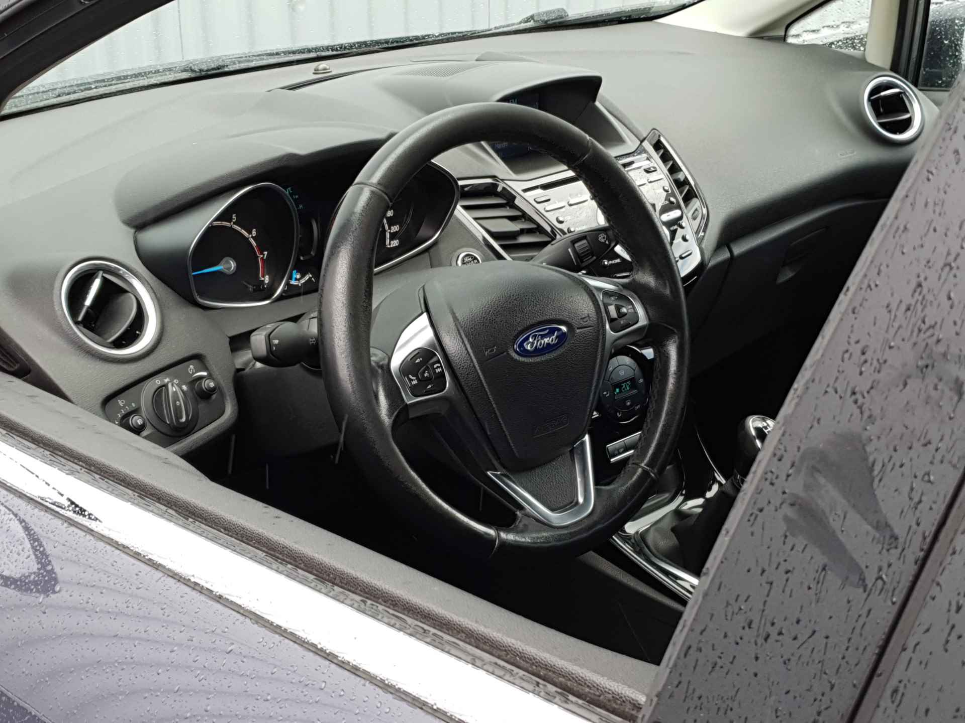 Ford Fiesta 1.0 EcoBoost Titanium | Stoelverwarming | Navigatie | Voorruitverwarming | Cruise Control - 3/33