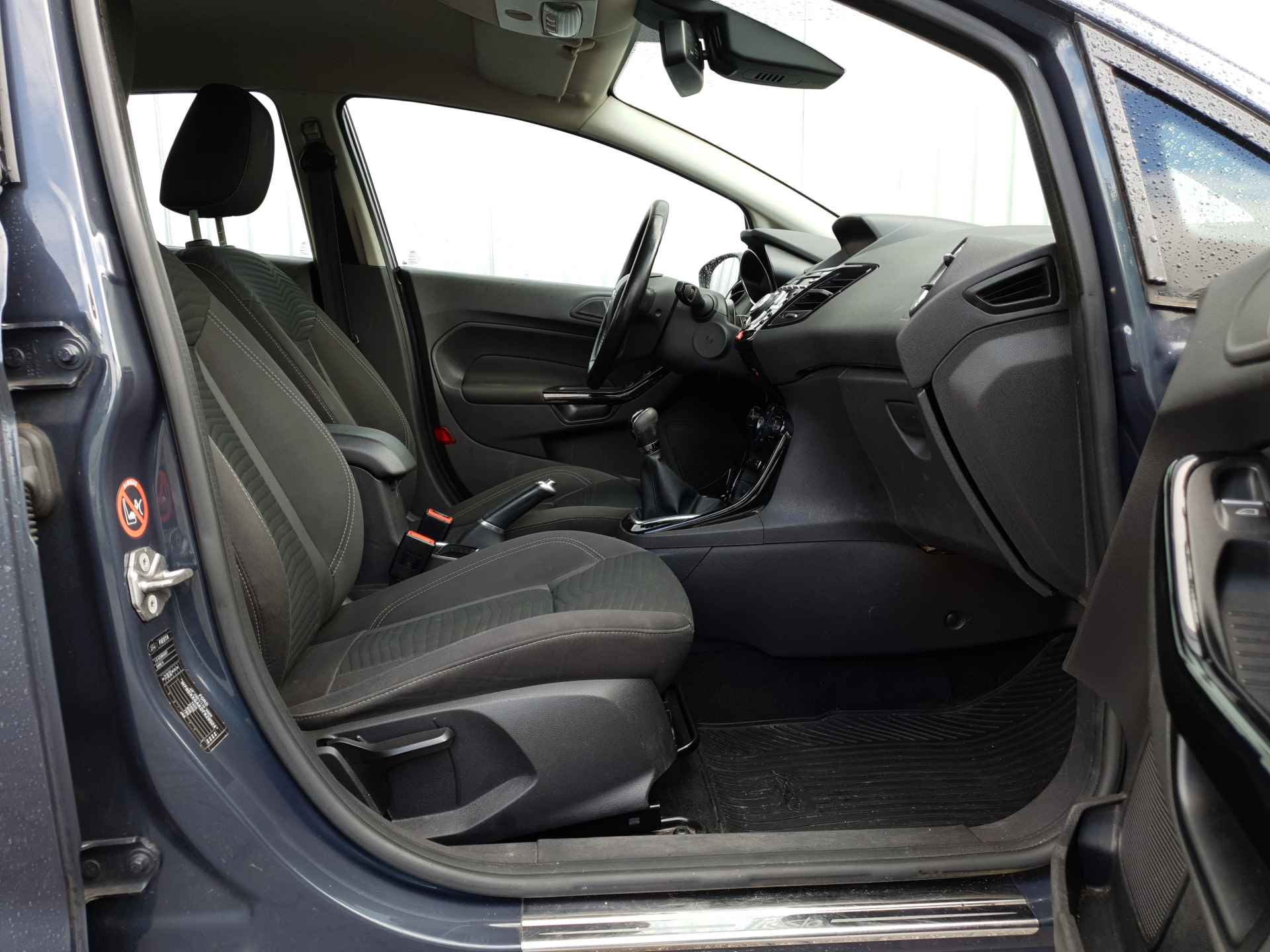 Ford Fiesta 1.0 EcoBoost Titanium | Stoelverwarming | Navigatie | Voorruitverwarming | Cruise Control - 30/33