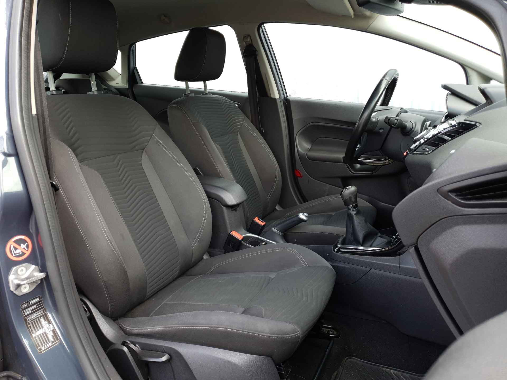 Ford Fiesta 1.0 EcoBoost Titanium | Stoelverwarming | Navigatie | Voorruitverwarming | Cruise Control - 31/33