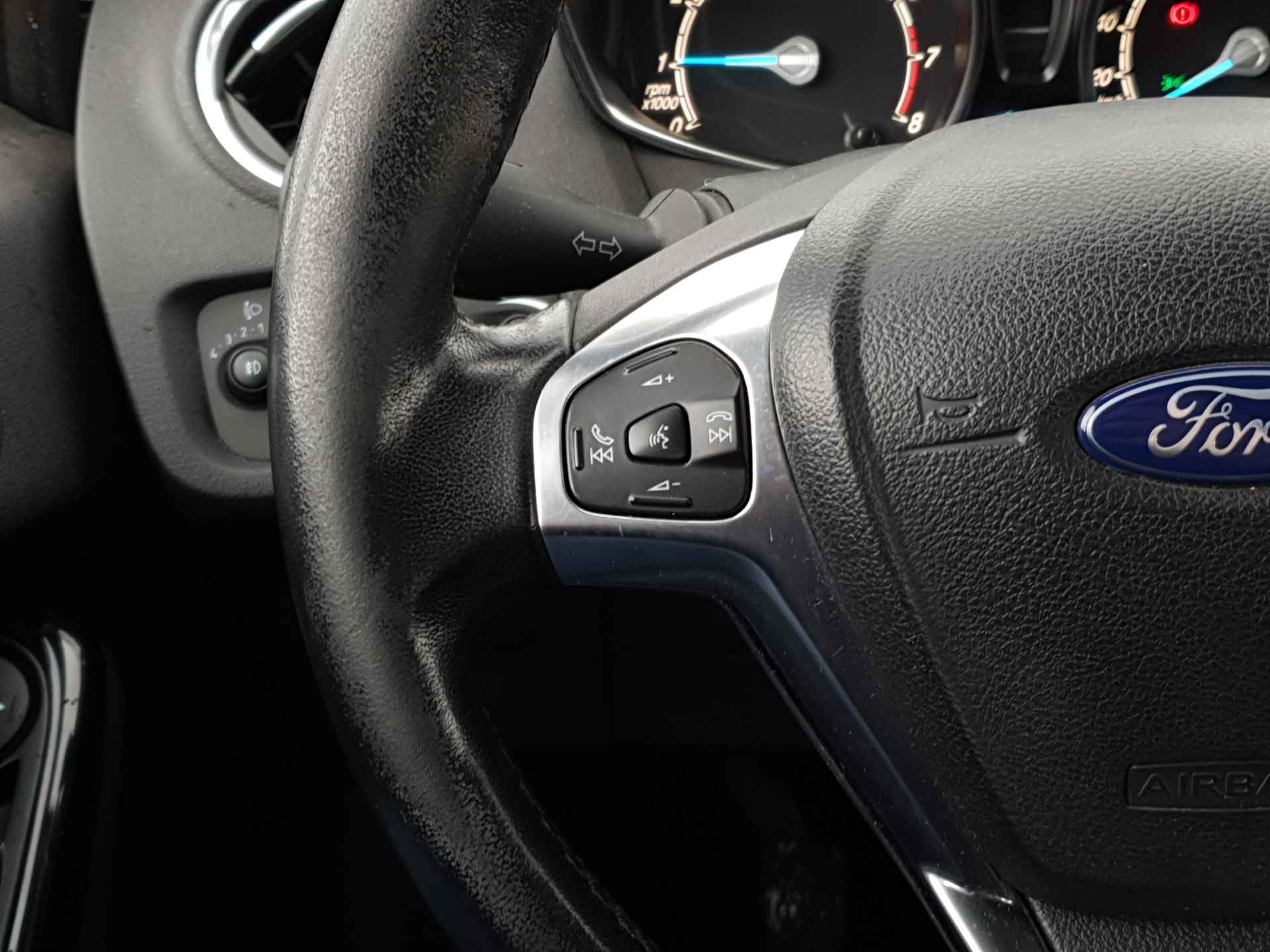 Ford Fiesta 1.0 EcoBoost Titanium | Stoelverwarming | Navigatie | Voorruitverwarming | Cruise Control - 13/33