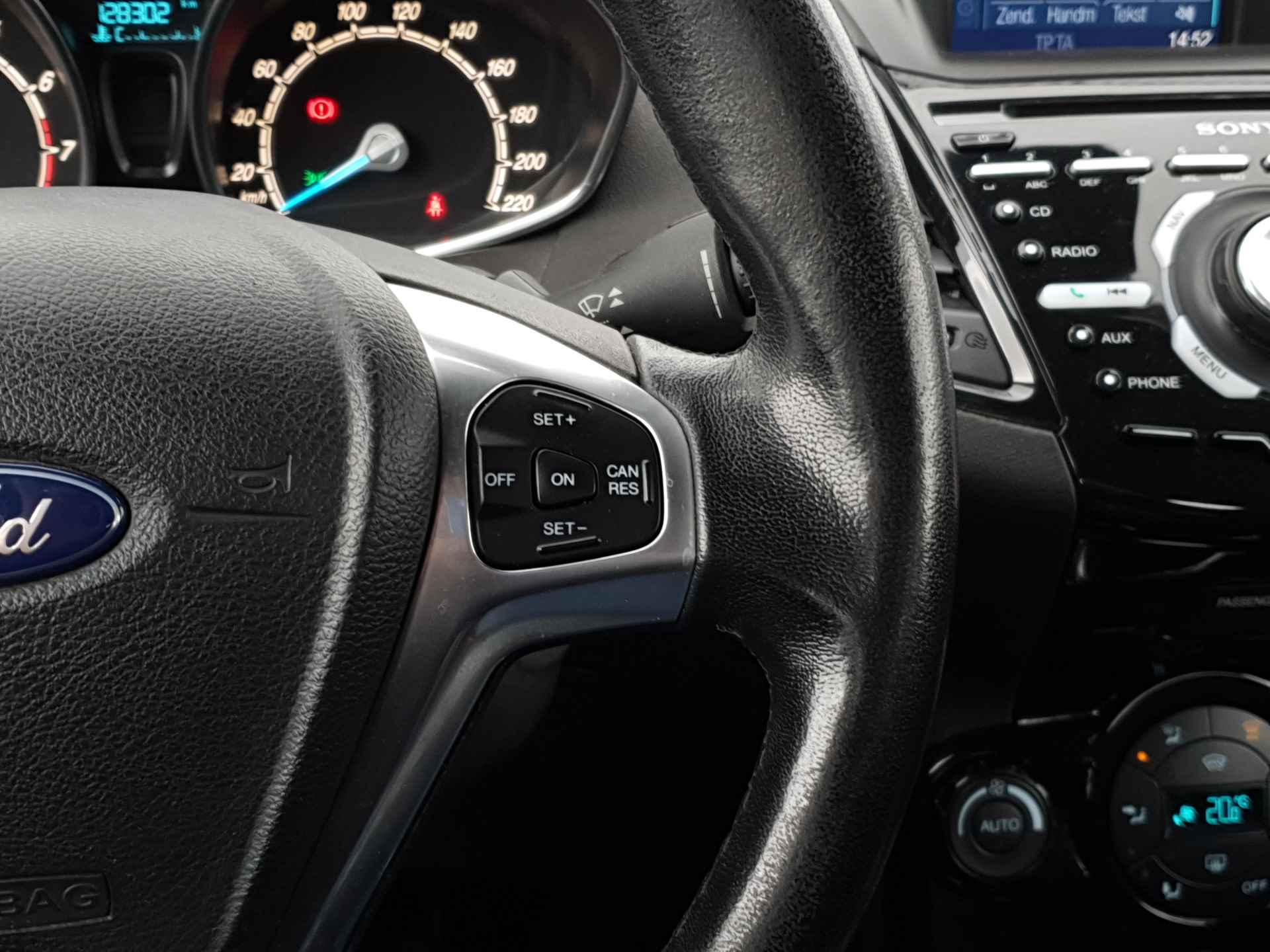 Ford Fiesta 1.0 EcoBoost Titanium | Stoelverwarming | Navigatie | Voorruitverwarming | Cruise Control - 14/33