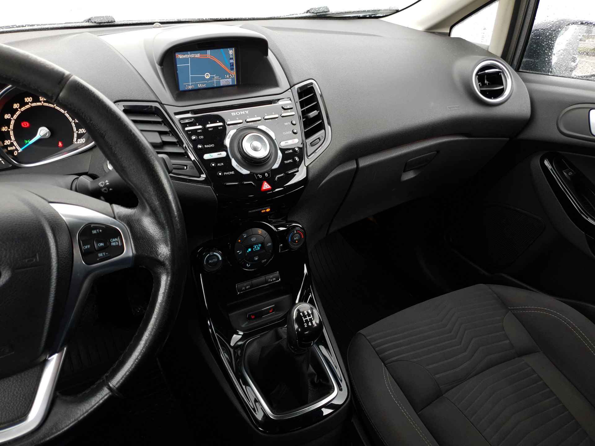 Ford Fiesta 1.0 EcoBoost Titanium | Stoelverwarming | Navigatie | Voorruitverwarming | Cruise Control - 22/33