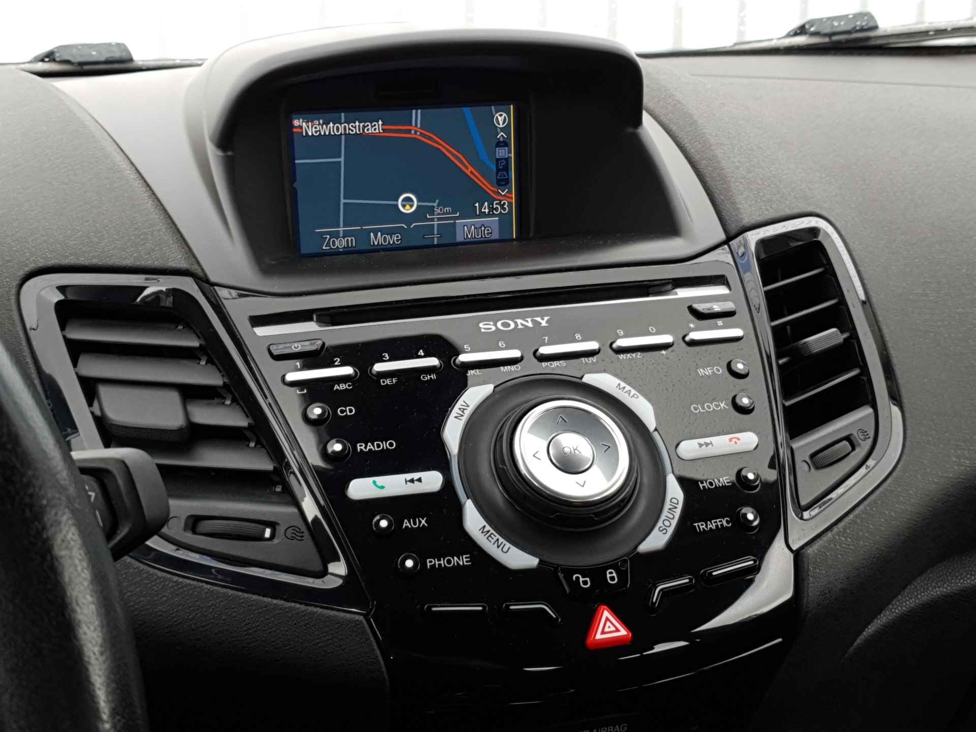 Ford Fiesta 1.0 EcoBoost Titanium | Stoelverwarming | Navigatie | Voorruitverwarming | Cruise Control - 23/33