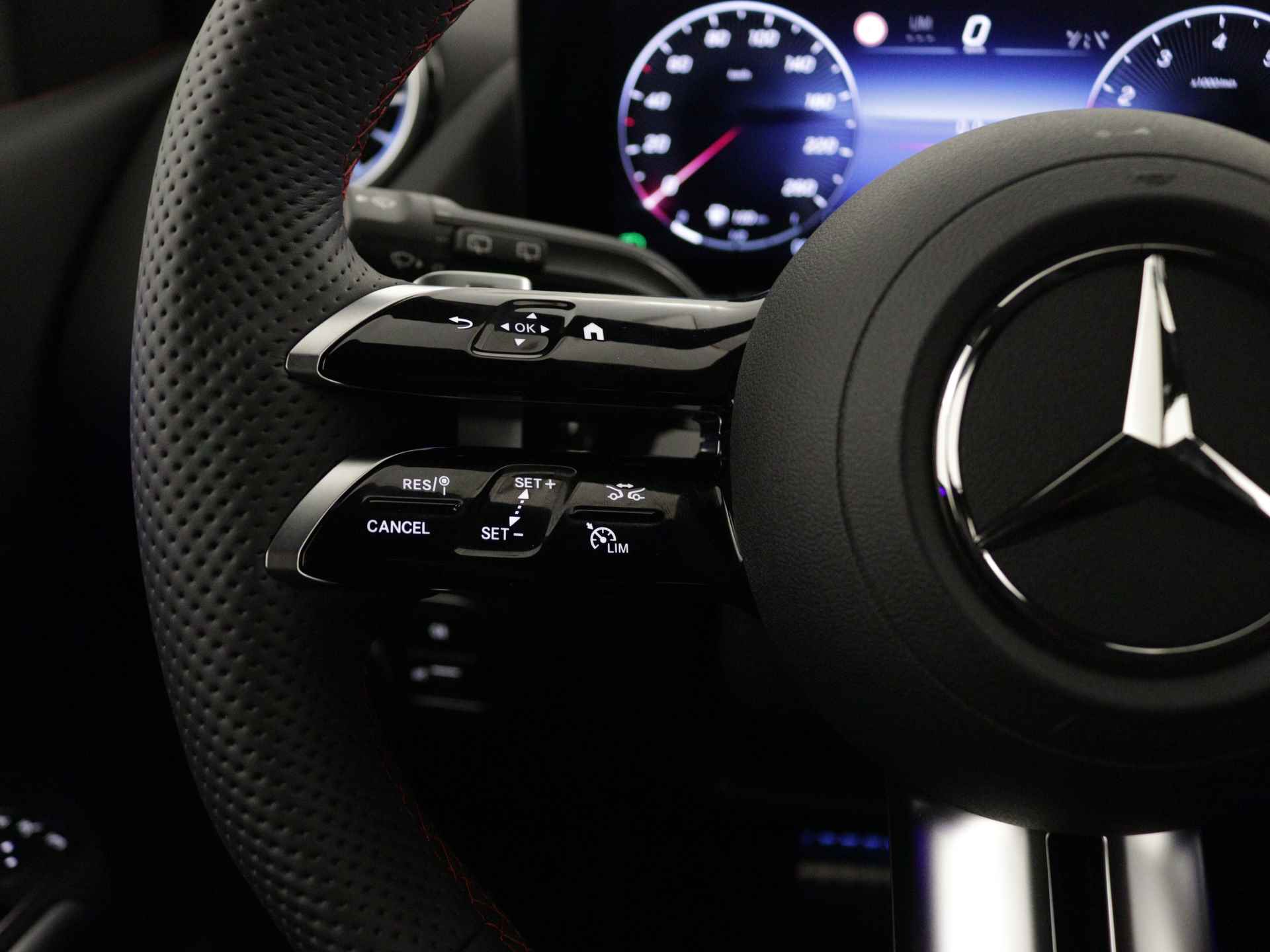 Mercedes-Benz B-Klasse 180 AMG Line | Nightpakket | Premium pakket | EASY PACK achterklep | USB-pakket plus | MBUX augmented reality voor navigatie | Sfeerverlichting | Zitcomfortpakket | - 18/35