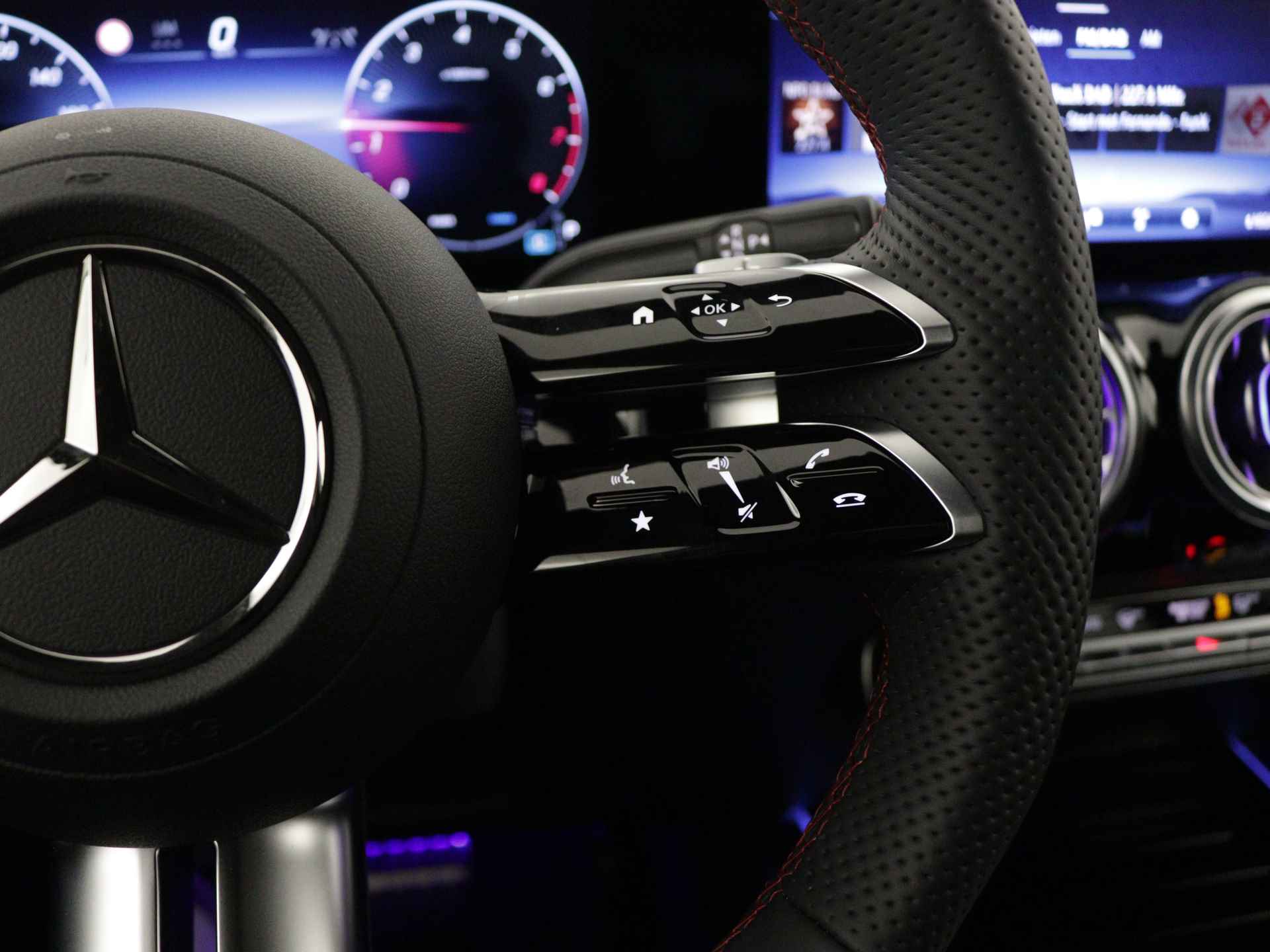 Mercedes-Benz B-Klasse 180 AMG Line | Nightpakket | Premium pakket | EASY PACK achterklep | USB-pakket plus | MBUX augmented reality voor navigatie | Sfeerverlichting | Zitcomfortpakket | - 19/35