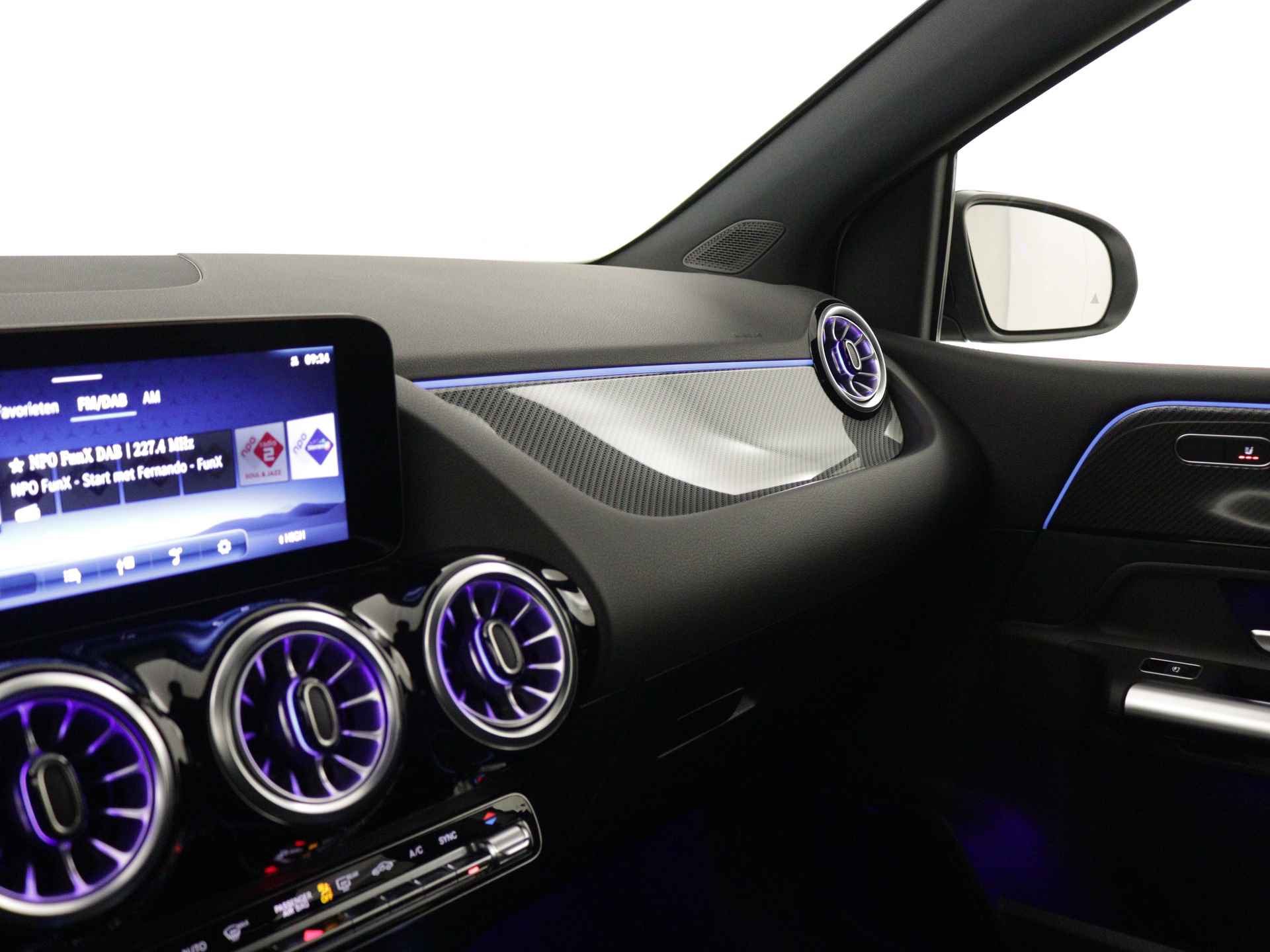 Mercedes-Benz B-Klasse 180 AMG Line | Nightpakket | Premium pakket | EASY PACK achterklep | USB-pakket plus | MBUX augmented reality voor navigatie | Sfeerverlichting | Zitcomfortpakket | - 20/35
