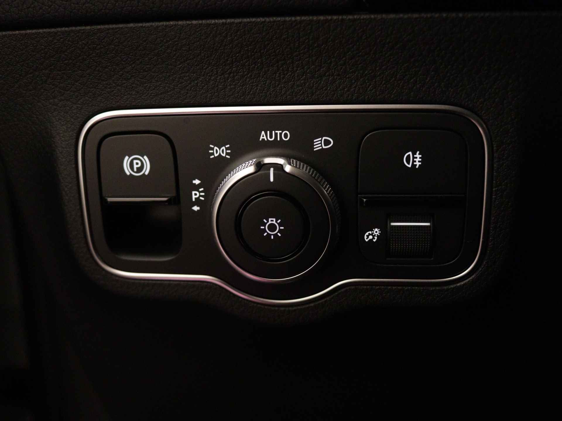 Mercedes-Benz B-Klasse 180 AMG Line | Nightpakket | Premium pakket | EASY PACK achterklep | USB-pakket plus | MBUX augmented reality voor navigatie | Sfeerverlichting | Zitcomfortpakket | - 28/35