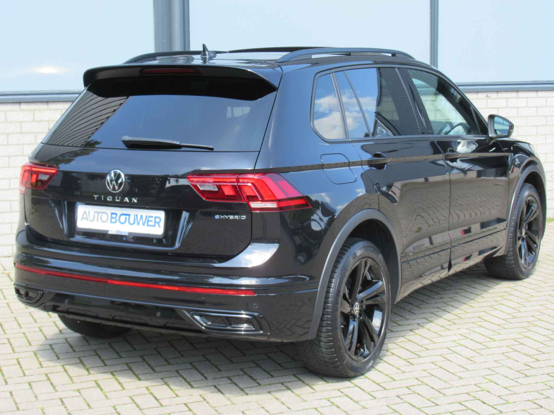 Volkswagen Tiguan 1.4 TSI eHybrid 245 PK R-Line 1e eigen | BTW | dealer onderh | panodak | navi | black edition - 10/36