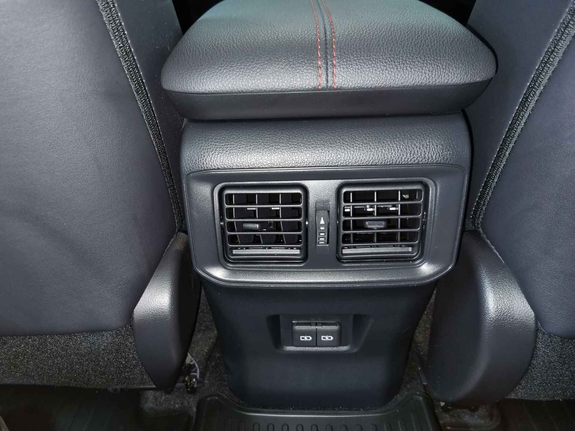 Toyota RAV4 2.5 Plug-in Hybrid AWD Bi-Tone Plus / HUD / 360 gr. Cam / NAV - 40/82