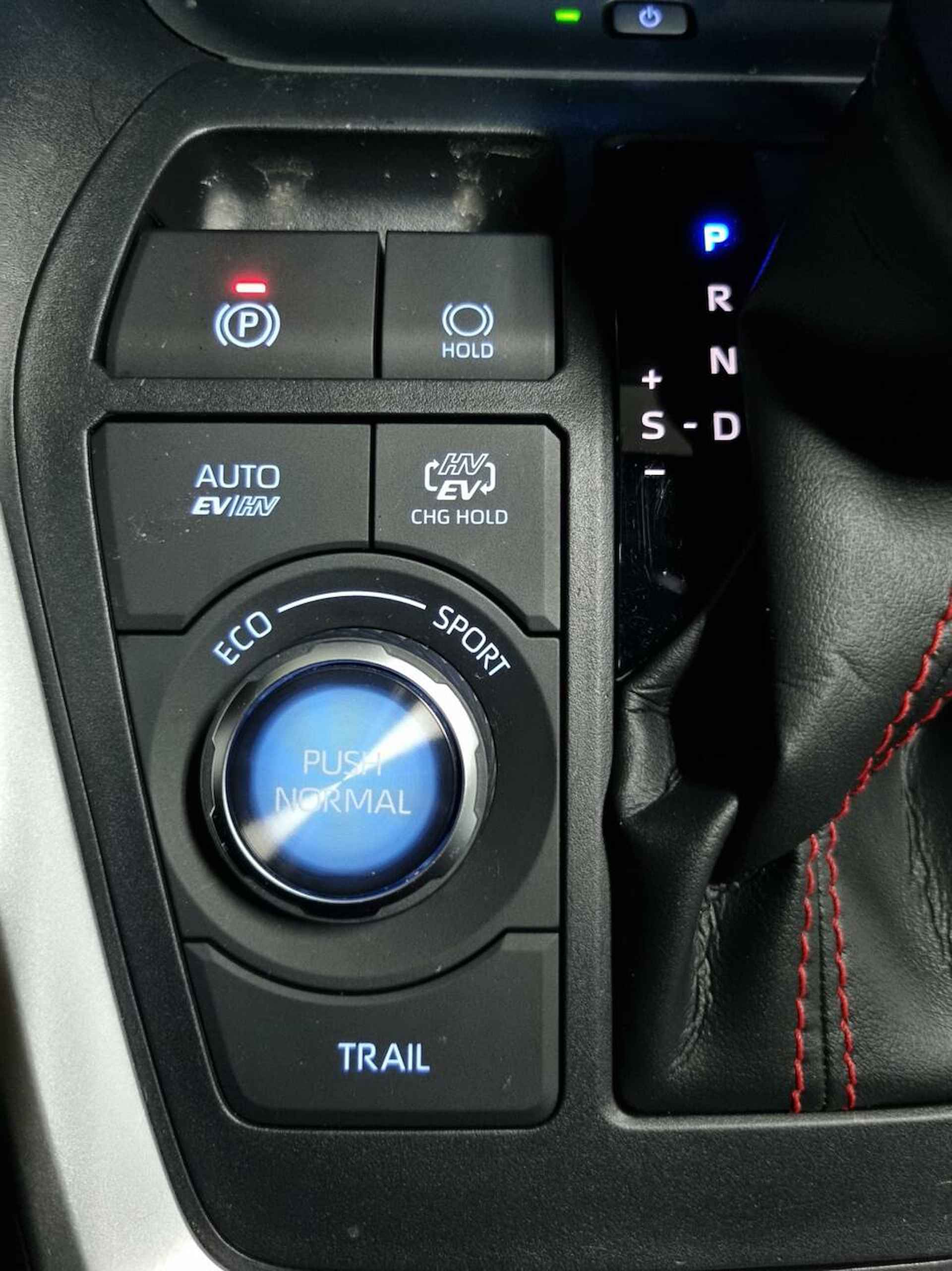 Toyota RAV4 2.5 Plug-in Hybrid AWD Bi-Tone Plus / HUD / 360 gr. Cam / NAV - 55/82