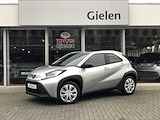 Toyota Aygo X 1.0 VVT-i Play Plus | Apple CarPlay/Android auto, Parkeercamera, Climate control, Stoelverwarming, Keyless