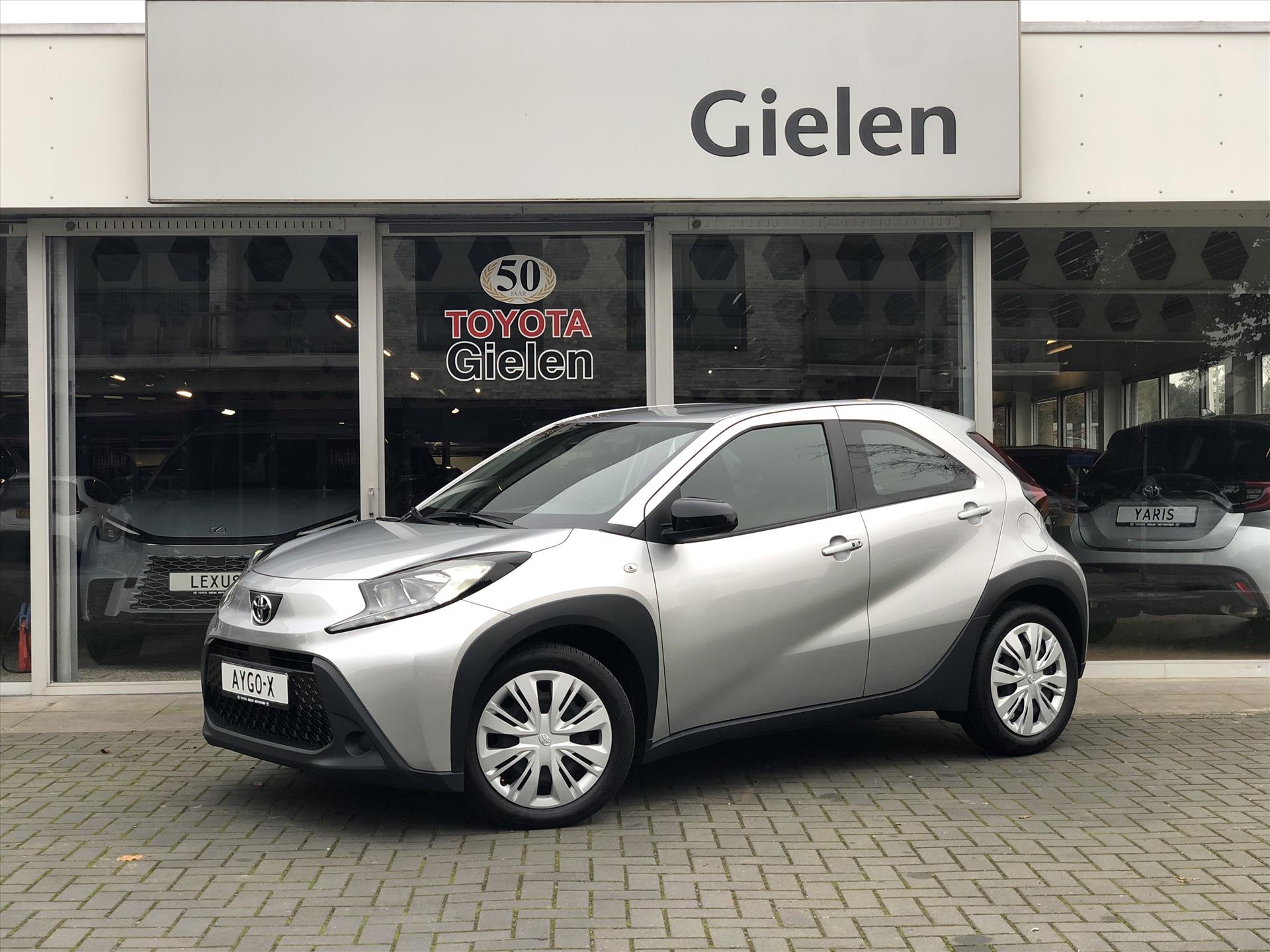 Toyota Aygo X 1.0 VVT-i Play Plus | Apple CarPlay/Android auto, Parkeercamera, Climate control, Stoelverwarming, Keyless