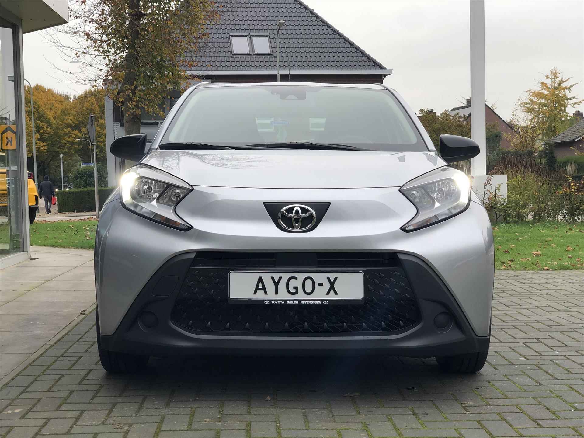 Toyota Aygo X 1.0 VVT-i Play Plus | Apple CarPlay/Android auto, Parkeercamera, Climate control, Stoelverwarming, Keyless - 9/33