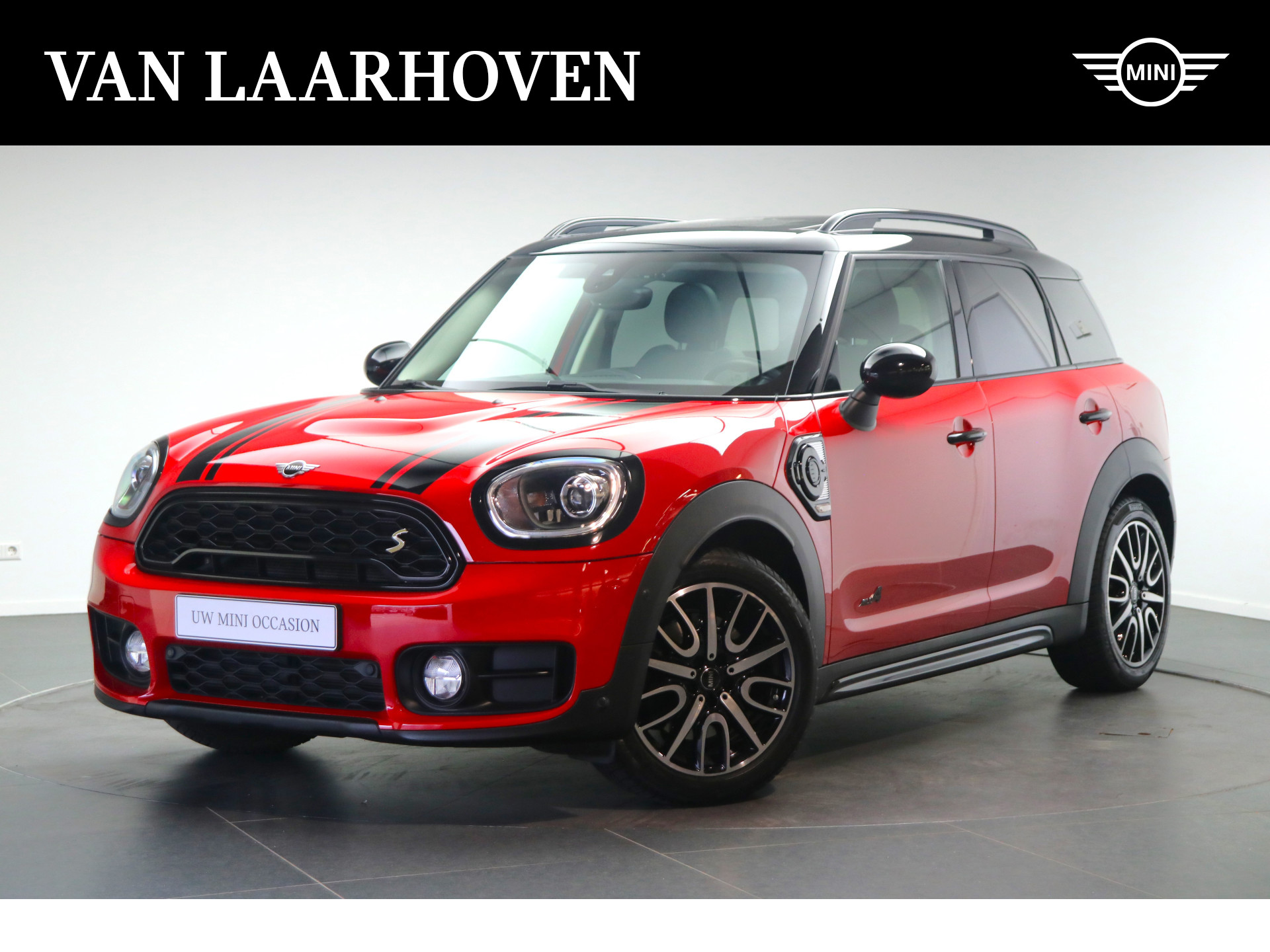 MINI Countryman Cooper SE ALL4 Automaat / Phttps://wheelerdelta.autodata.nl/#/fotovideo/19856572anoramadak / Achteruitrijcamera / 	Active Cruise Control / Comfort Access / Head-Up / Apple CarPlay