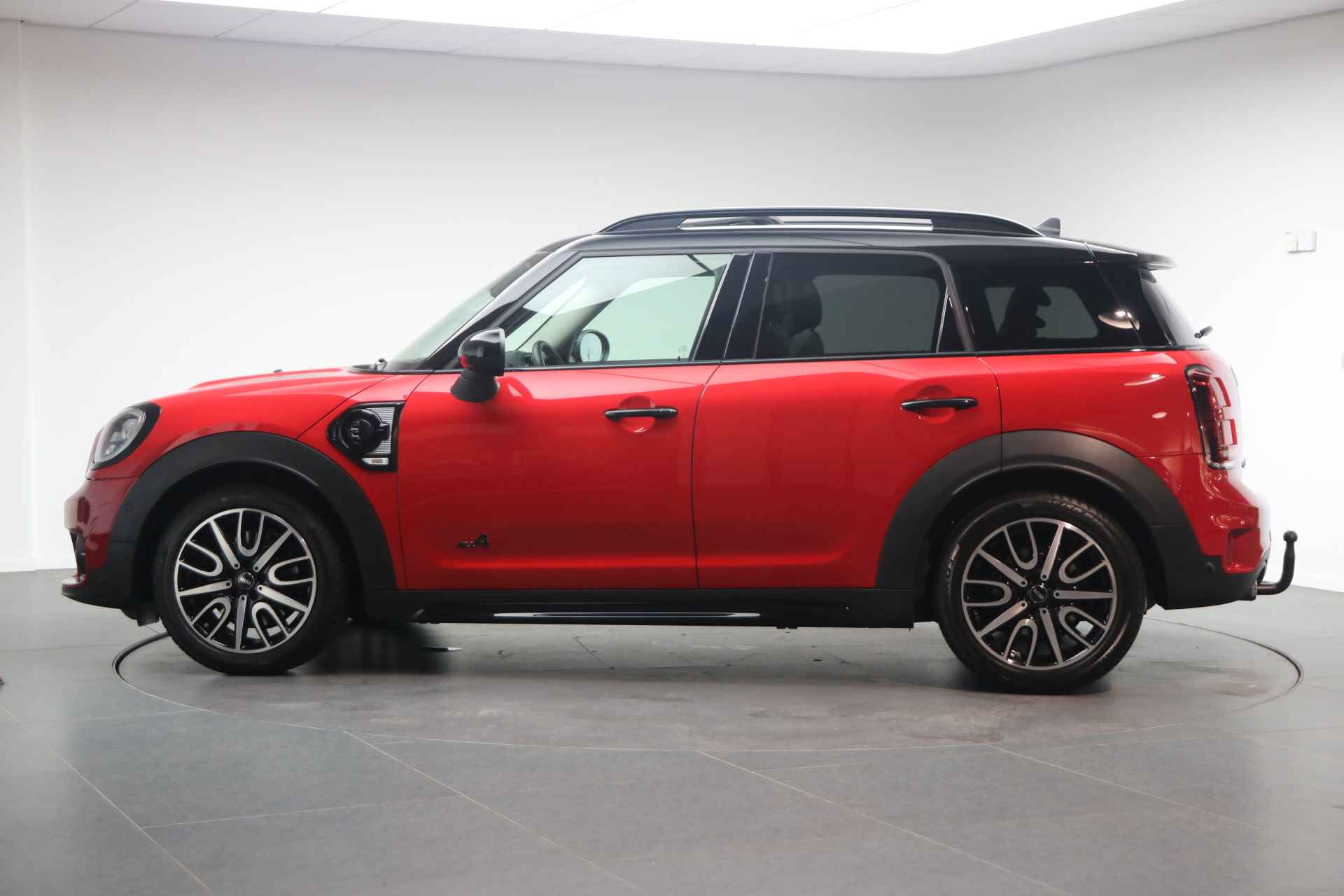 MINI Countryman Cooper SE ALL4 Automaat / Phttps://wheelerdelta.autodata.nl/#/fotovideo/19856572anoramadak / Achteruitrijcamera / 	Active Cruise Control / Comfort Access / Head-Up / Apple CarPlay - 4/26