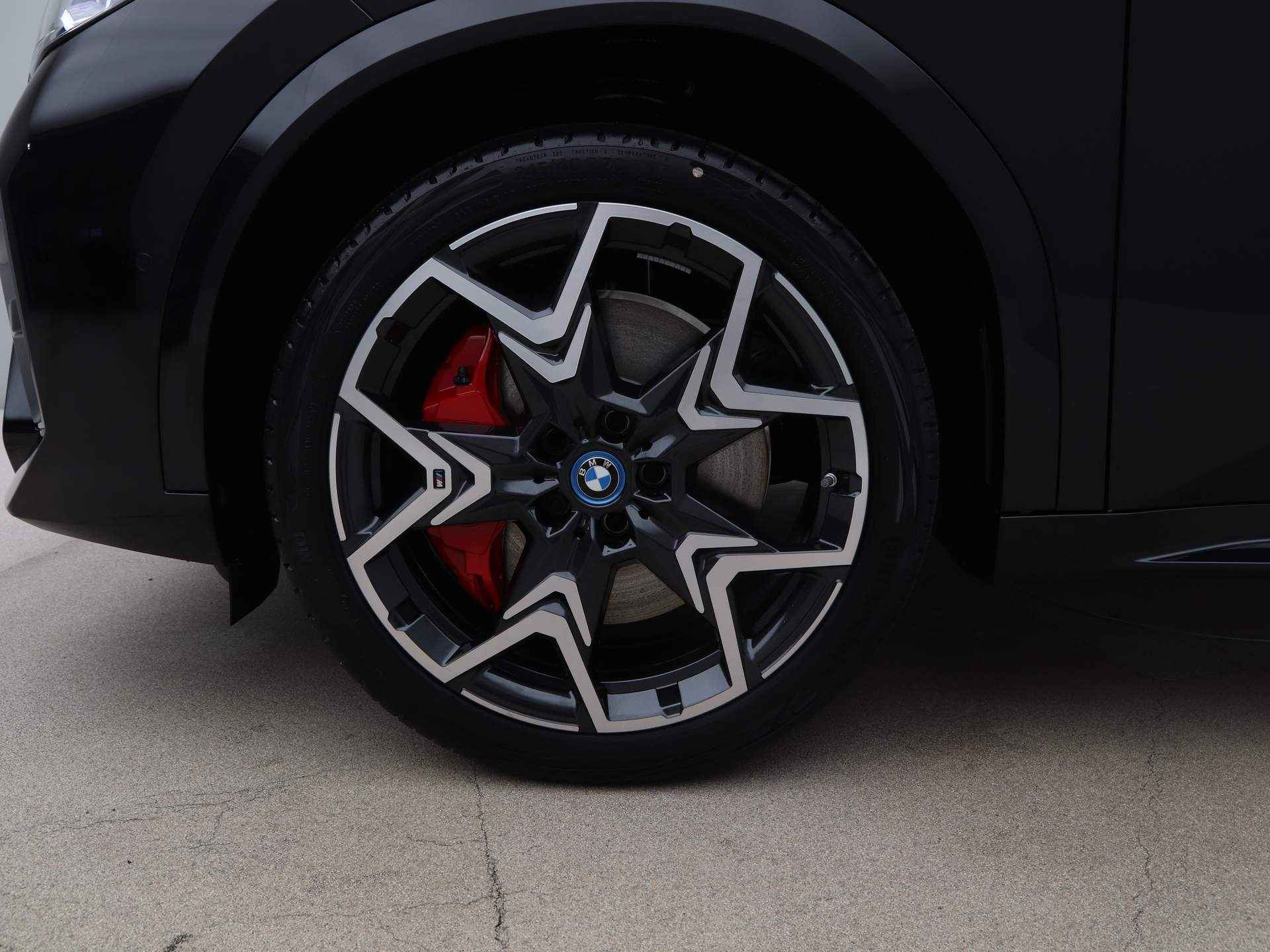 BMW iX2 xDrive30 M Sportpakket Pro - 20 inch - 27/27