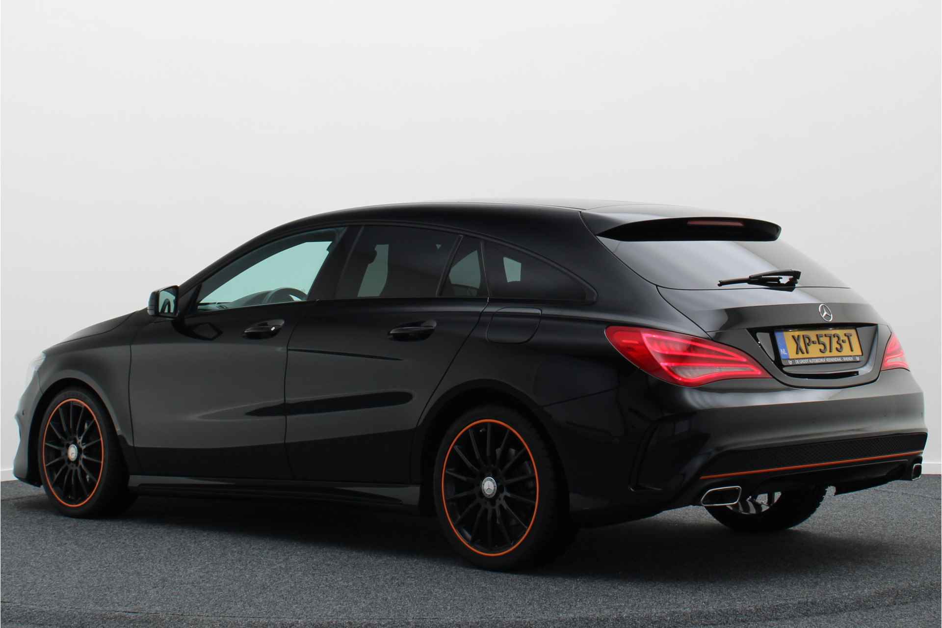 Mercedes-Benz CLA-Klasse Shooting Brake 200 d OrangeArt Edition AMG-Styling, Bi-Xenon, Airco, Cruise, Navigatie, Bluetooth, PDC, 18'' - 3/44