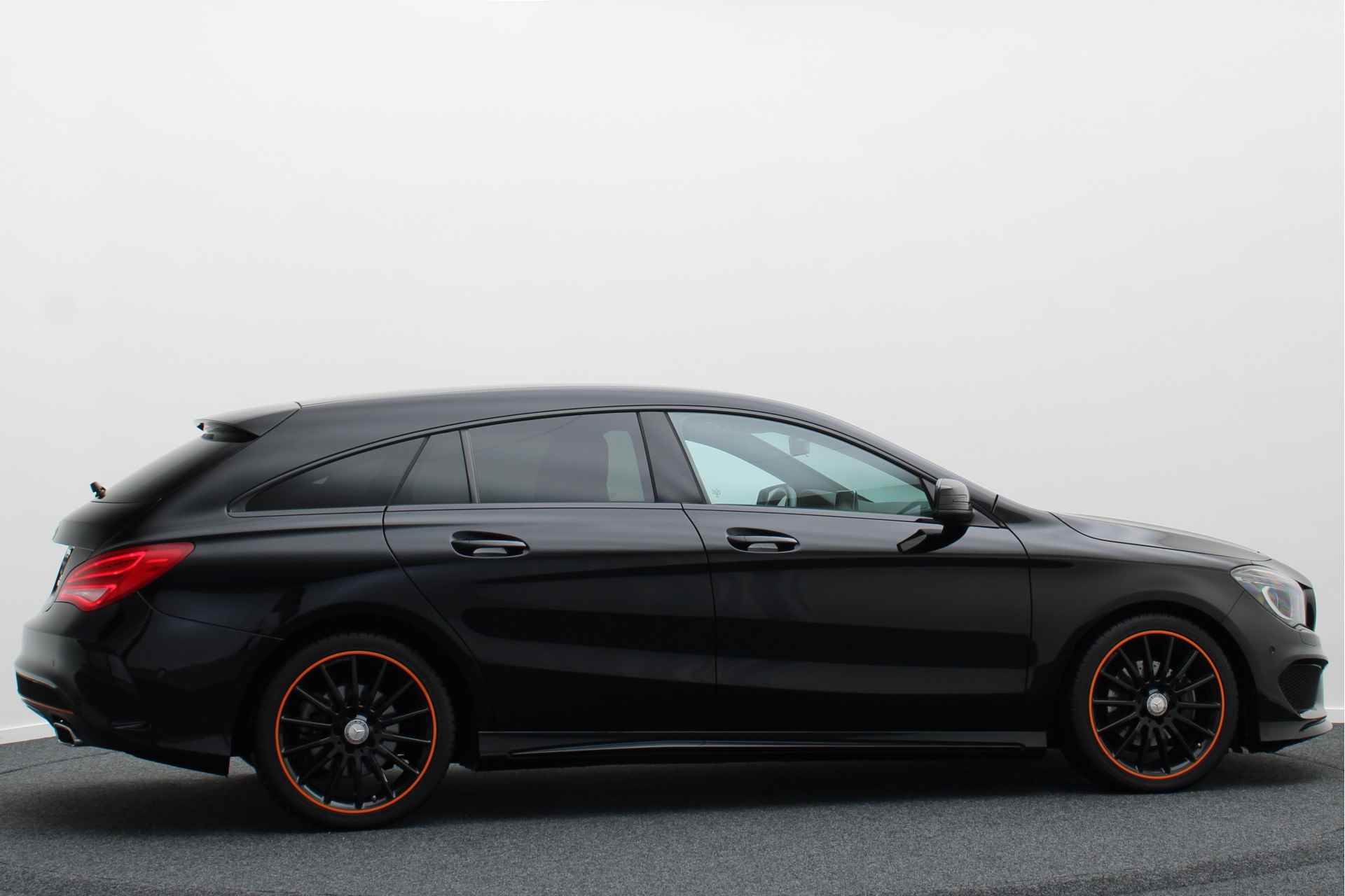 Mercedes-Benz CLA-Klasse Shooting Brake 200 d OrangeArt Edition AMG-Styling, Bi-Xenon, Airco, Cruise, Navigatie, Bluetooth, PDC, 18'' - 8/44