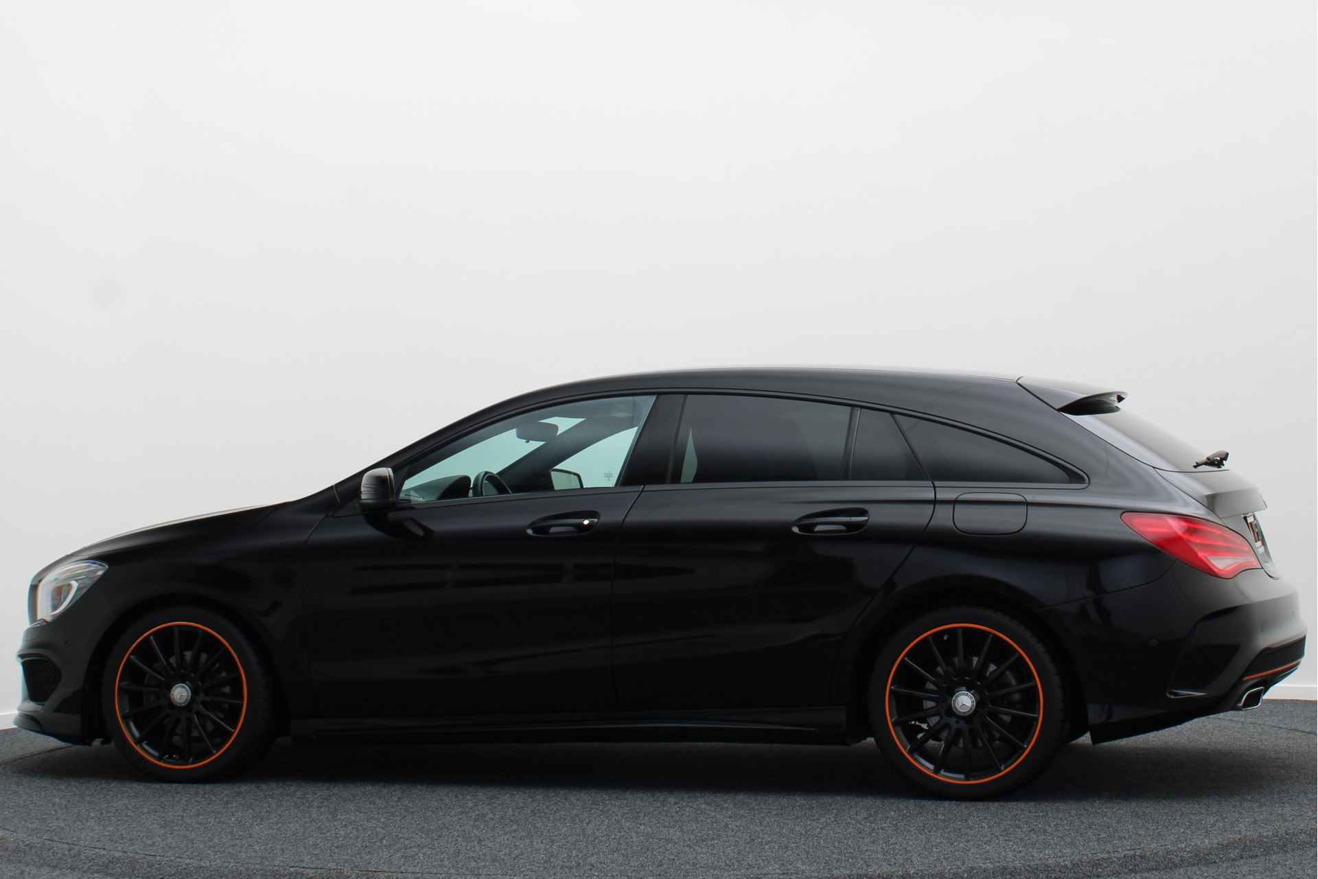 Mercedes-Benz CLA-Klasse Shooting Brake 200 d OrangeArt Edition AMG-Styling, Bi-Xenon, Airco, Cruise, Navigatie, Bluetooth, PDC, 18'' - 13/44