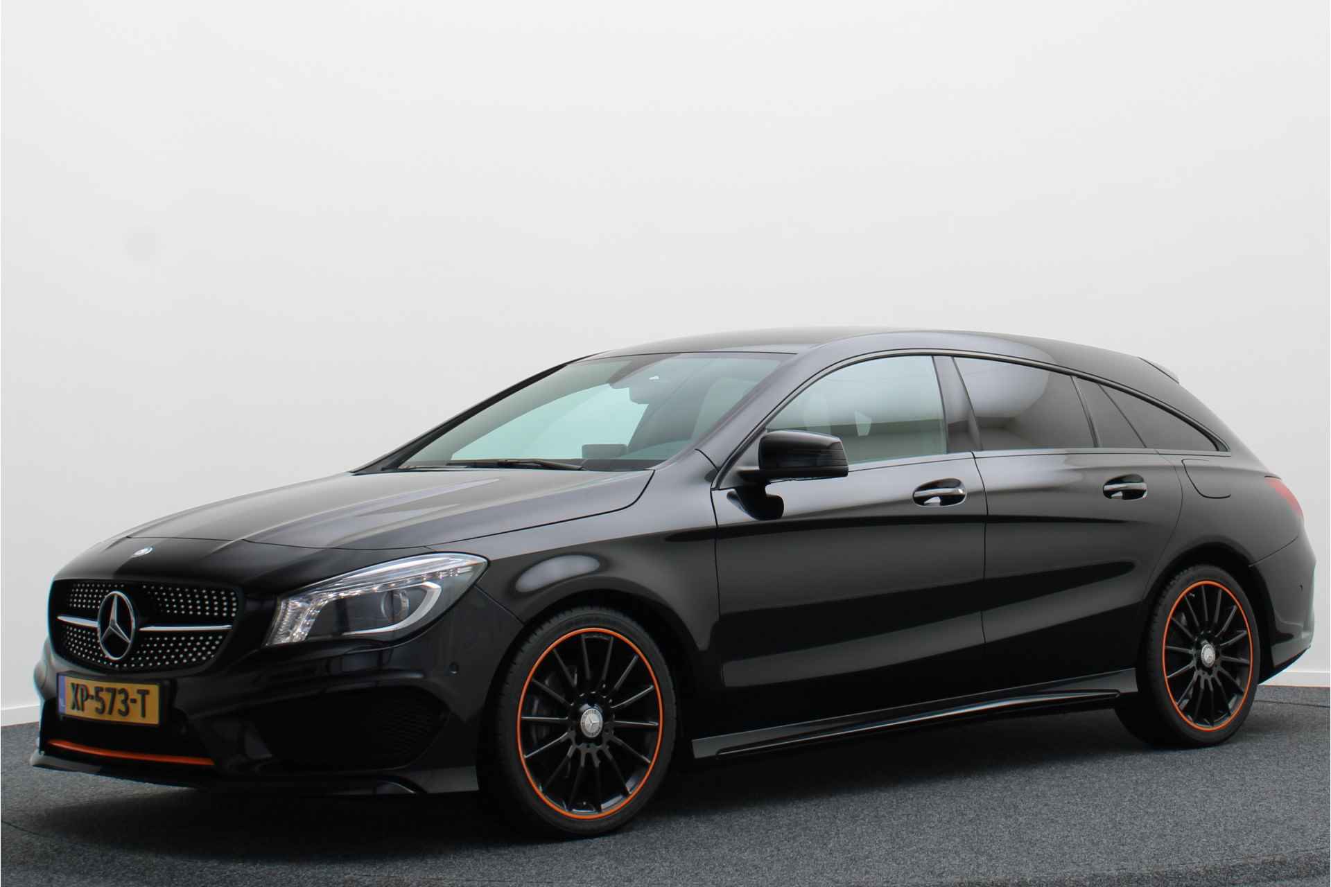 Mercedes-Benz CLA-Klasse Shooting Brake 200 d OrangeArt Edition AMG-Styling, Bi-Xenon, Airco, Cruise, Navigatie, Bluetooth, PDC, 18'' - 14/44