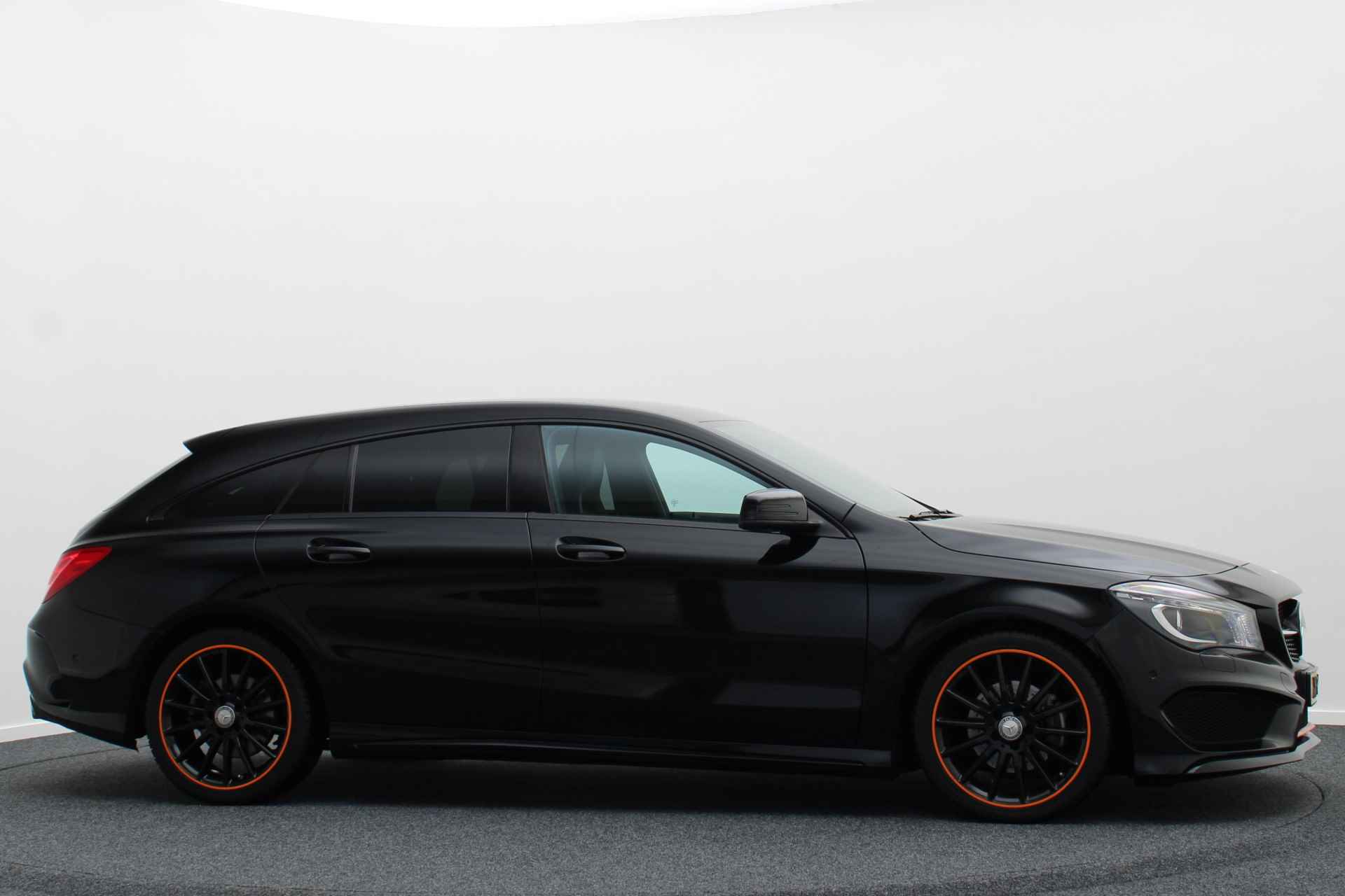 Mercedes-Benz CLA-Klasse Shooting Brake 200 d OrangeArt Edition AMG-Styling, Bi-Xenon, Airco, Cruise, Navigatie, Bluetooth, PDC, 18'' - 18/44