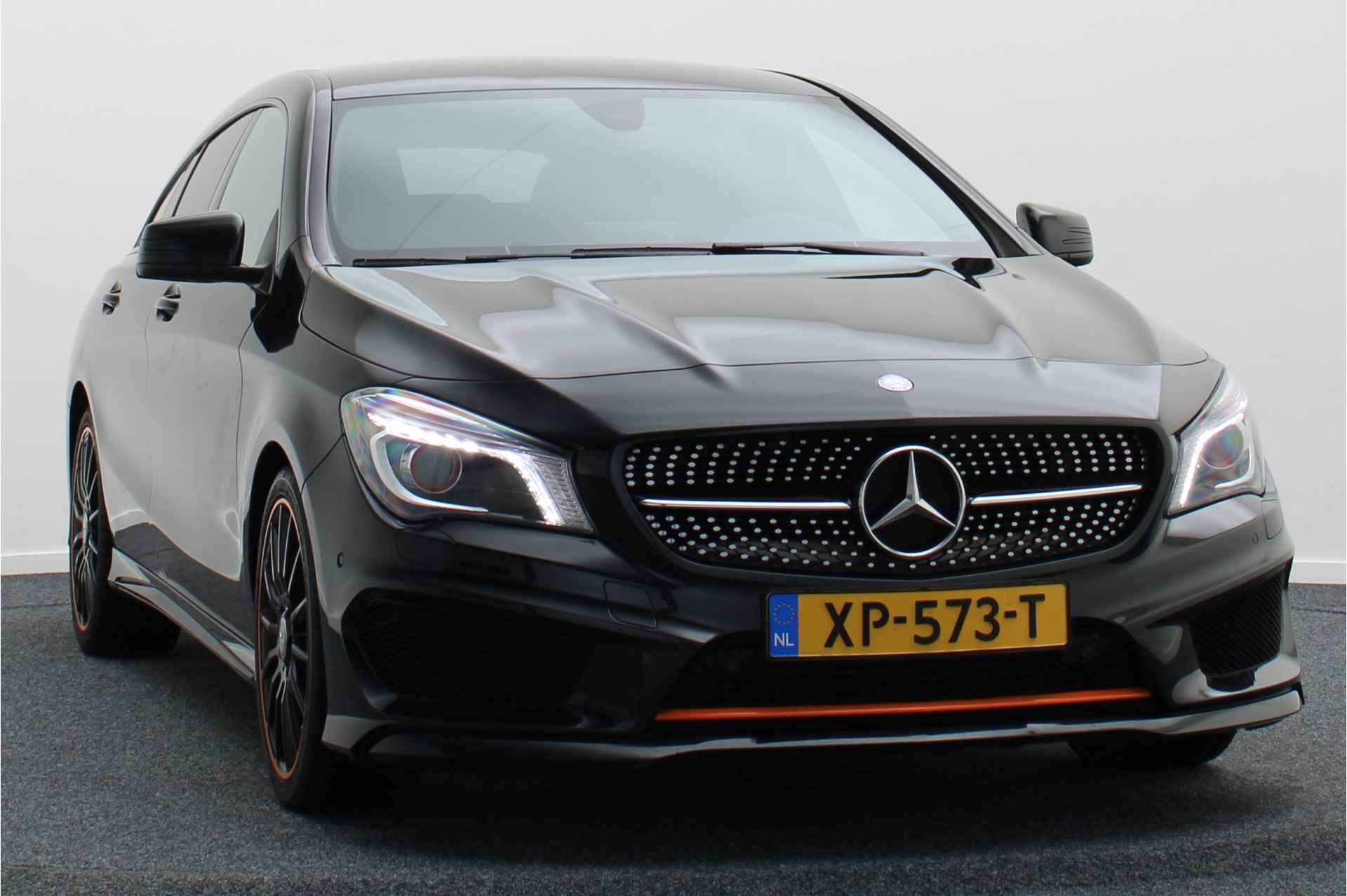 Mercedes-Benz CLA-Klasse Shooting Brake 200 d OrangeArt Edition AMG-Styling, Bi-Xenon, Airco, Cruise, Navigatie, Bluetooth, PDC, 18'' - 19/44