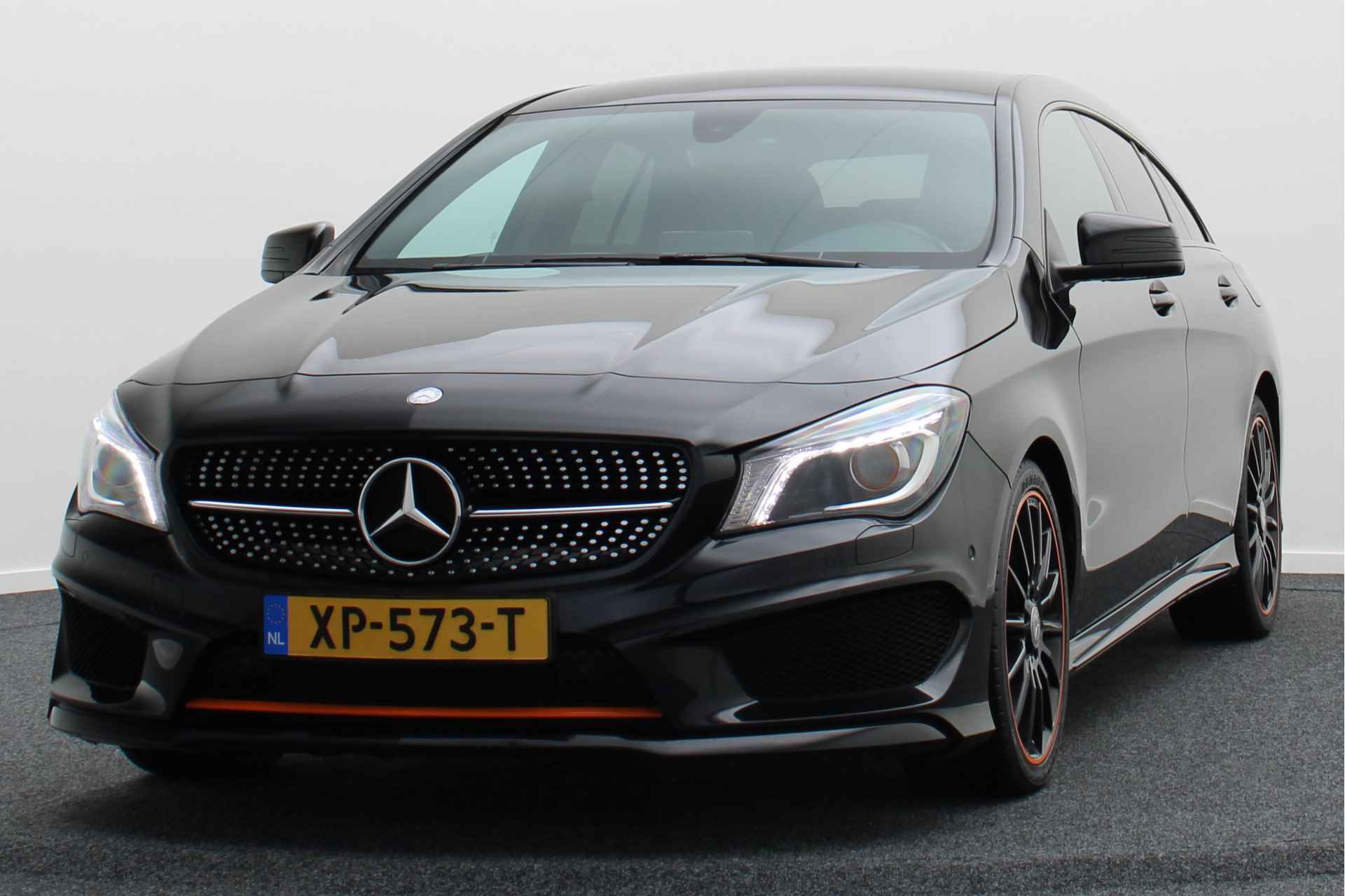 Mercedes-Benz CLA-Klasse Shooting Brake 200 d OrangeArt Edition AMG-Styling, Bi-Xenon, Airco, Cruise, Navigatie, Bluetooth, PDC, 18'' - 20/44