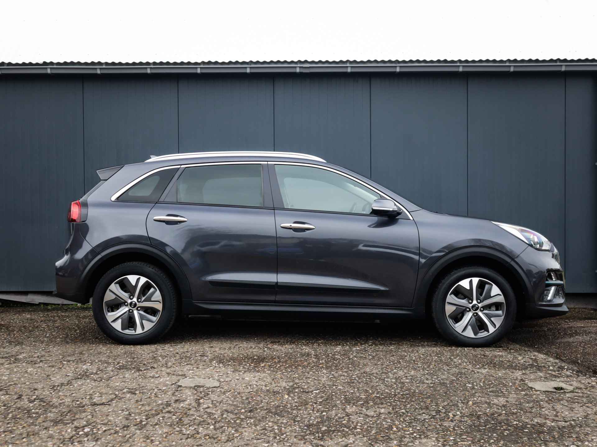 Kia e-Niro DynamicLine 64 kWh (204 PK) (Subsidie Mogelijk) 1e-eig, Kia-Dealer-Ond, 12-Mnd-Bovag, NL-Auto, Half-Leer, Navigatie/Apple-Carplay/android-Auto, Adaptive-Cruise-Control, Keyless-Entry/Start, DAB, LM.-velgen-17inch, Parkeersensoren, Stoel/Stuurverwarming, Privacy-Glas - 6/51