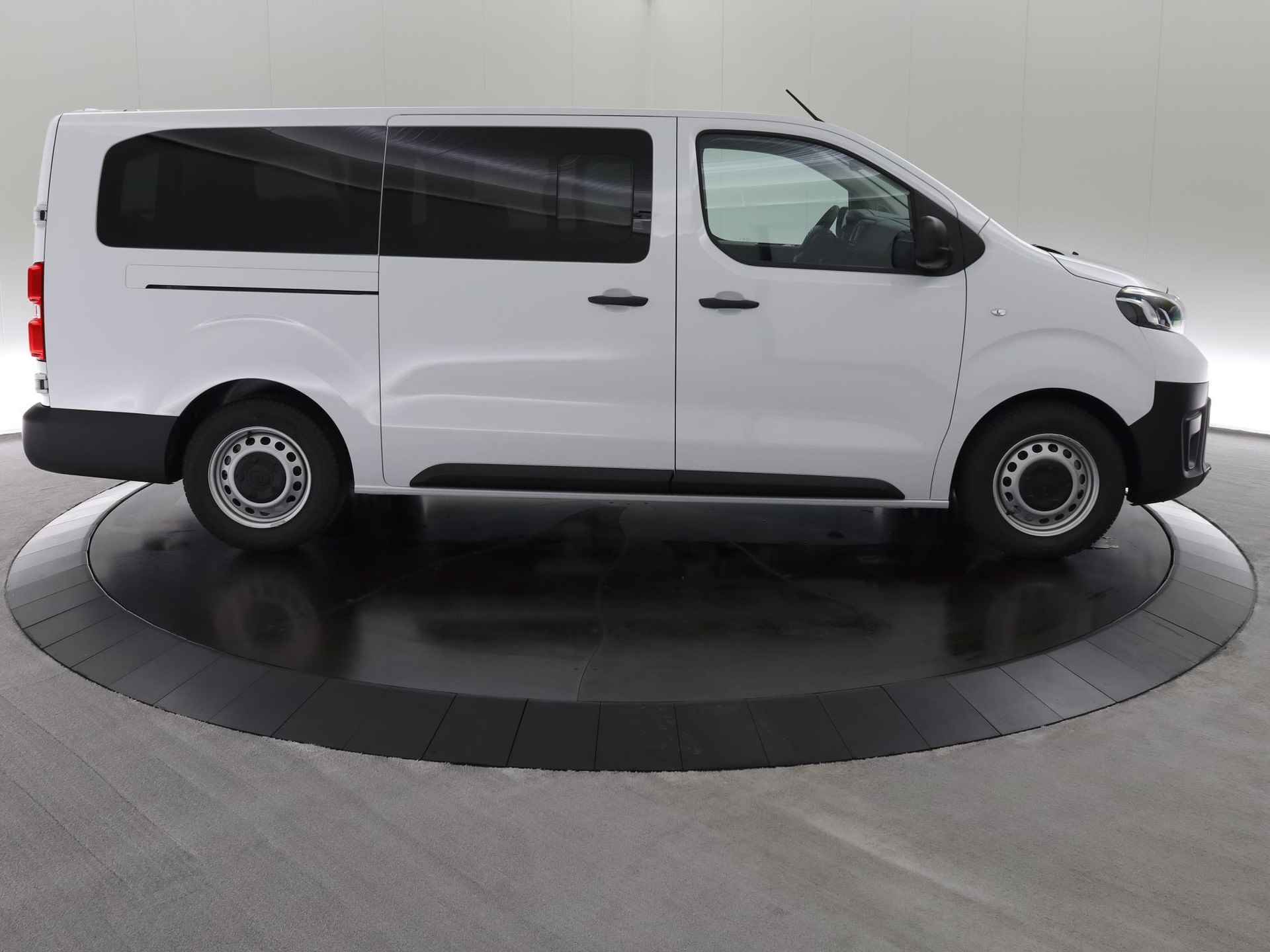 Toyota PROACE Verso 2.0 D-4D L2H1 9-persoons -incl. BTW/BPM - - 5/11