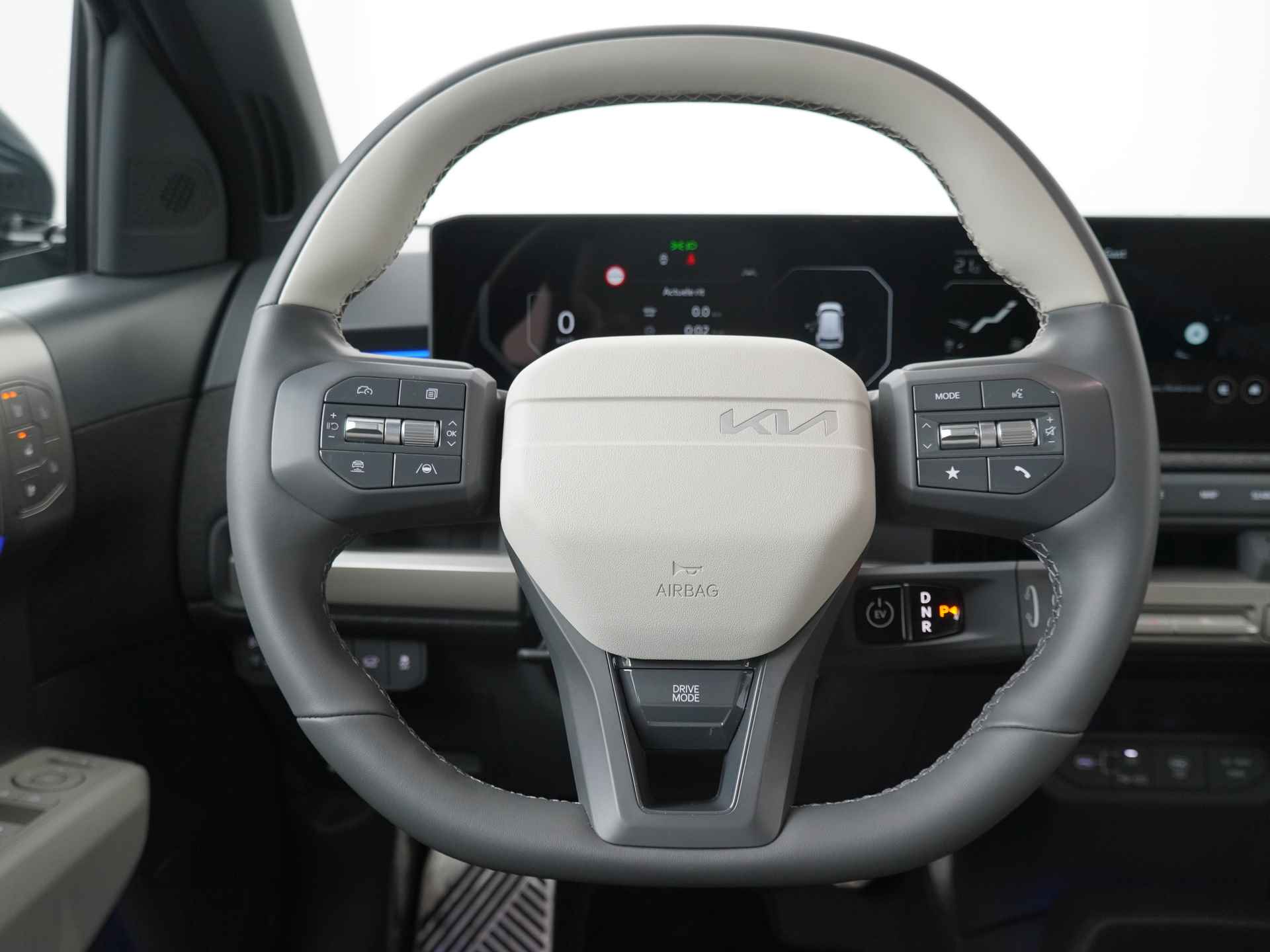 Kia EV3 GT-PlusLine 81.4 kWh - Rijdende Demo - Draadloze Apple CarPlay / Android Auto - Stoel en stuurwiel verwarming - Panoramadak - Harman Kardon Audio - Dodehoek assistent - Fabrieksgarantie tot 11-2031 - 38/45