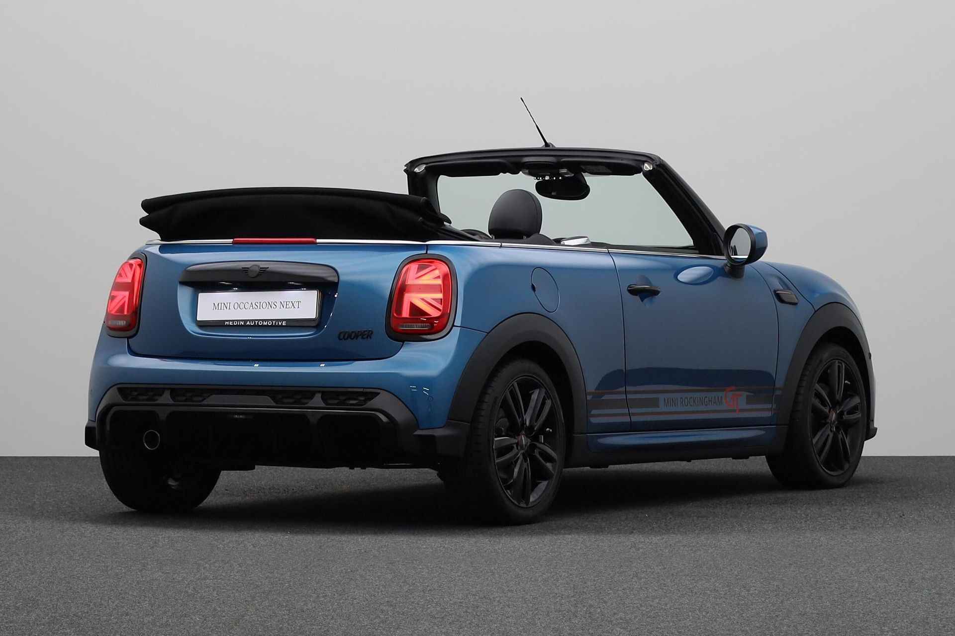 MINI Cabrio 1.5 Cooper Seaside Edition | 17" LM JCW Track Spoke zwart | Harman-Kardon sound system |  MINI Navigatiesysteem |  Stuurwielrand Verwarmd | - 2/33