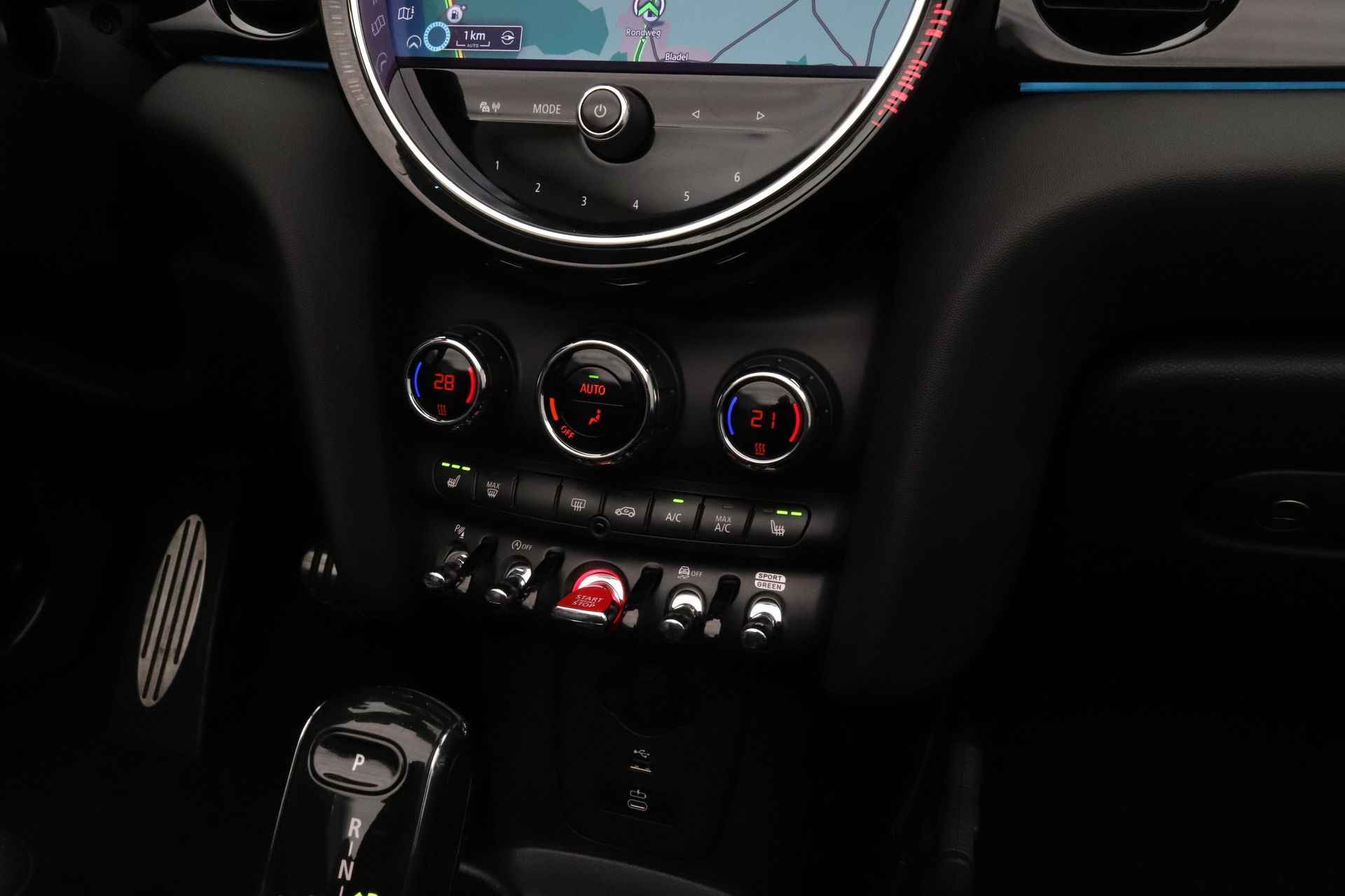 MINI Cabrio 1.5 Cooper Seaside Edition | 17" LM JCW Track Spoke zwart | Harman-Kardon sound system |  MINI Navigatiesysteem |  Stuurwielrand Verwarmd | - 24/33