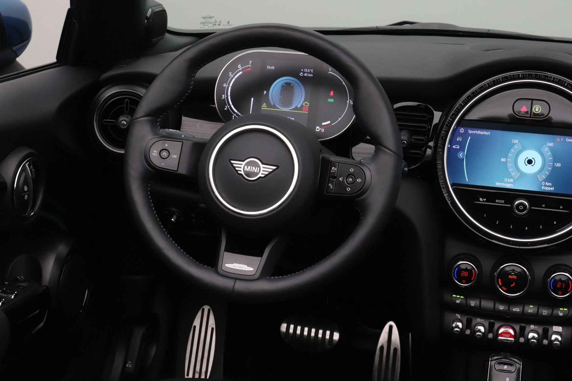 MINI Cabrio 1.5 Cooper Seaside Edition | 17" LM JCW Track Spoke zwart | Harman-Kardon sound system |  MINI Navigatiesysteem |  Stuurwielrand Verwarmd | - 26/33