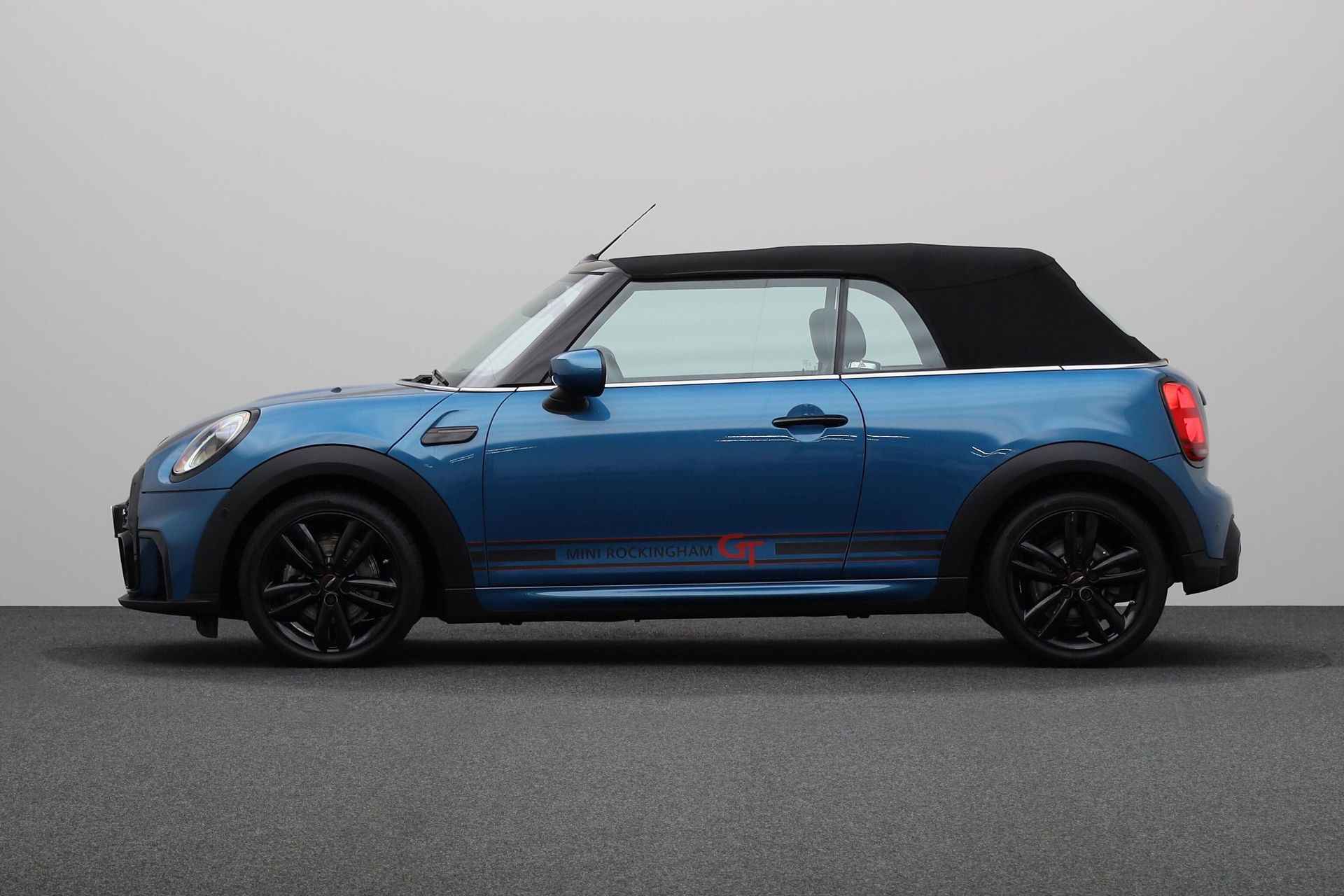 MINI Cabrio 1.5 Cooper Seaside Edition | 17" LM JCW Track Spoke zwart | Harman-Kardon sound system |  MINI Navigatiesysteem |  Stuurwielrand Verwarmd | - 29/33