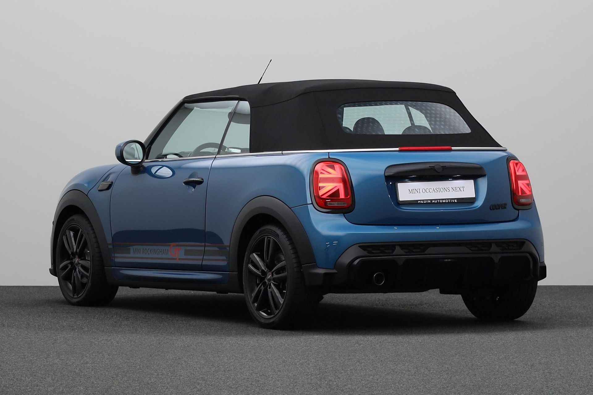 MINI Cabrio 1.5 Cooper Seaside Edition | 17" LM JCW Track Spoke zwart | Harman-Kardon sound system |  MINI Navigatiesysteem |  Stuurwielrand Verwarmd | - 30/33