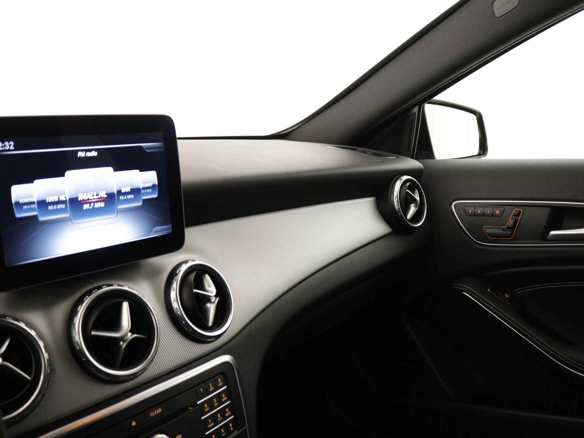 Mercedes-Benz GLA 200 Premium Plus Limited | Navigatie | Memory Seat | Stoelverwarming | - 8/45
