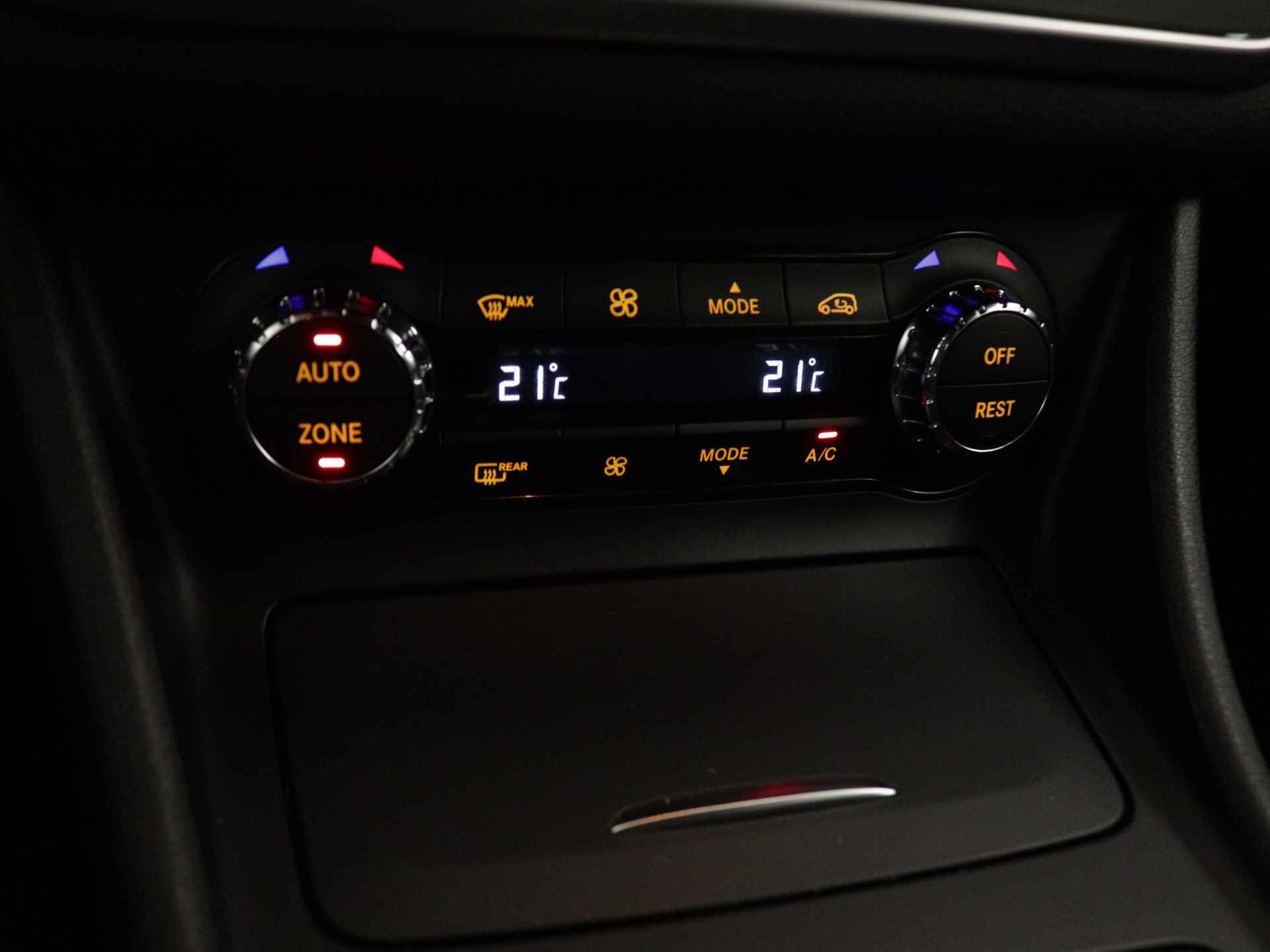 Mercedes-Benz GLA 200 Premium Plus Limited | Navigatie | Memory Seat | Stoelverwarming | - 13/45
