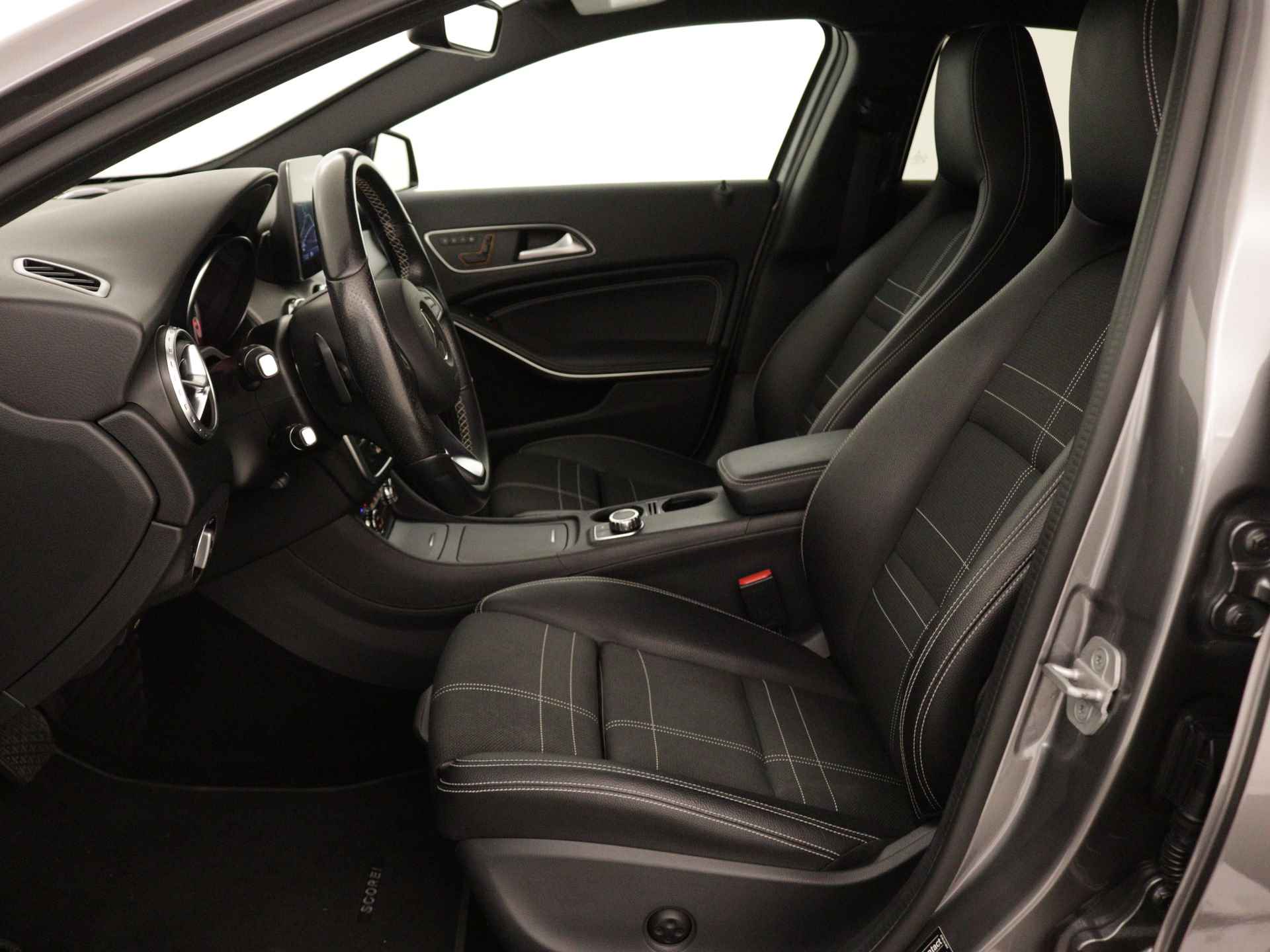 Mercedes-Benz GLA 200 Premium Plus Limited | Navigatie | Memory Seat | Stoelverwarming | - 21/45