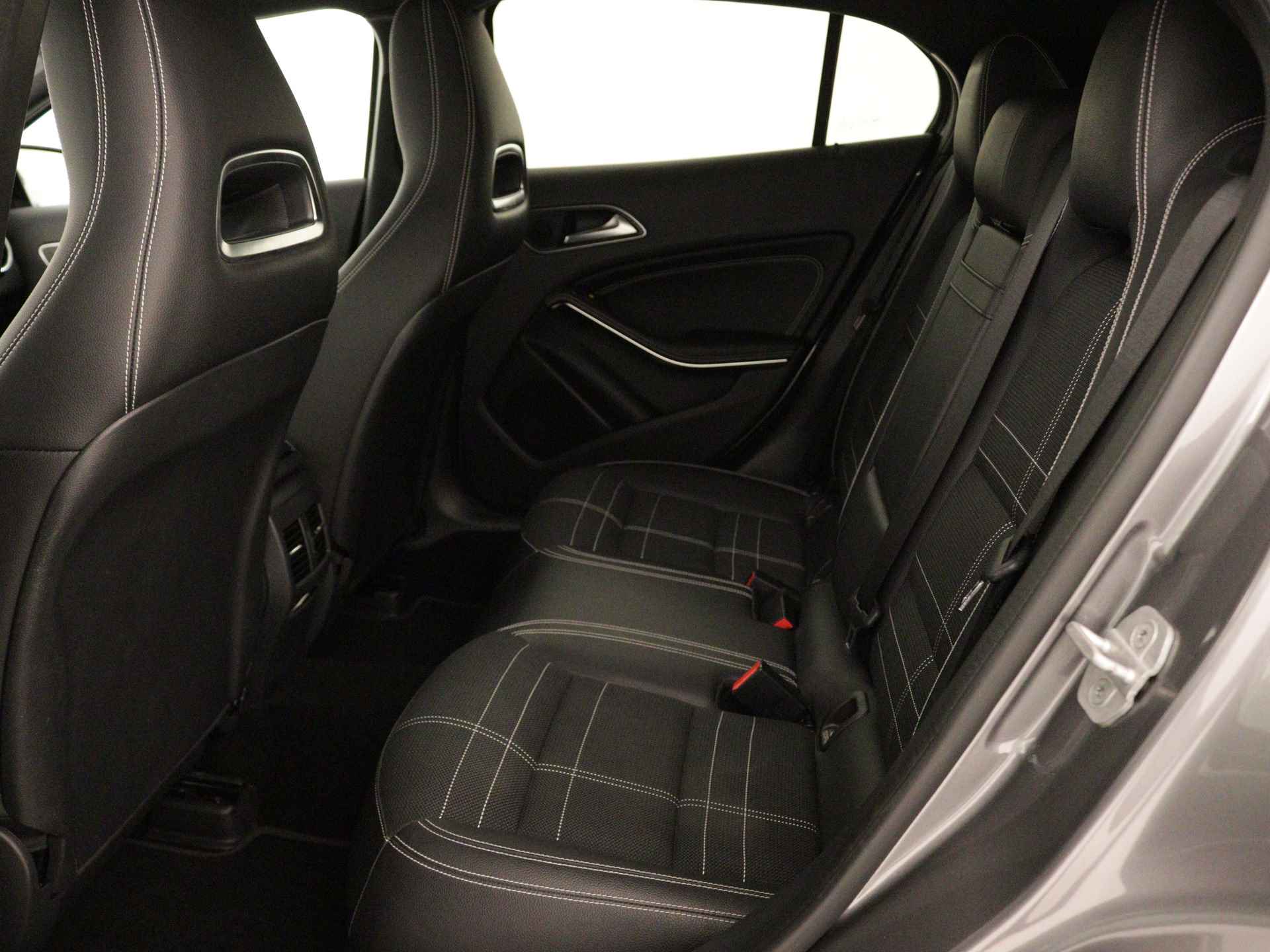 Mercedes-Benz GLA 200 Premium Plus Limited | Navigatie | Memory Seat | Stoelverwarming | - 22/45