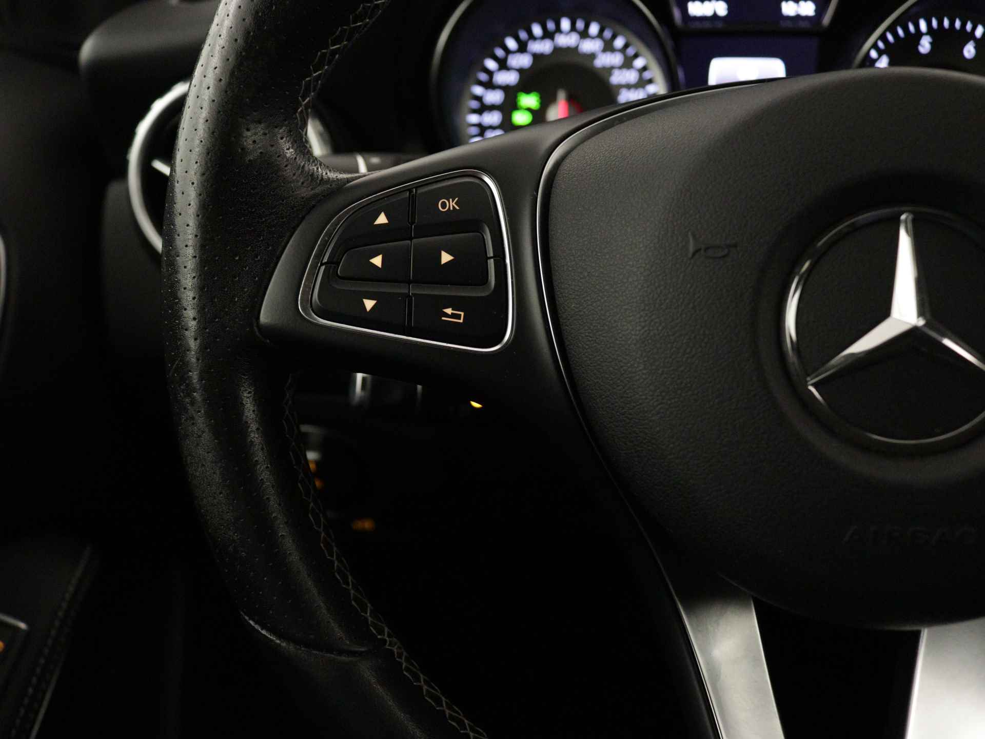 Mercedes-Benz GLA 200 Premium Plus Limited | Navigatie | Memory Seat | Stoelverwarming | - 23/45