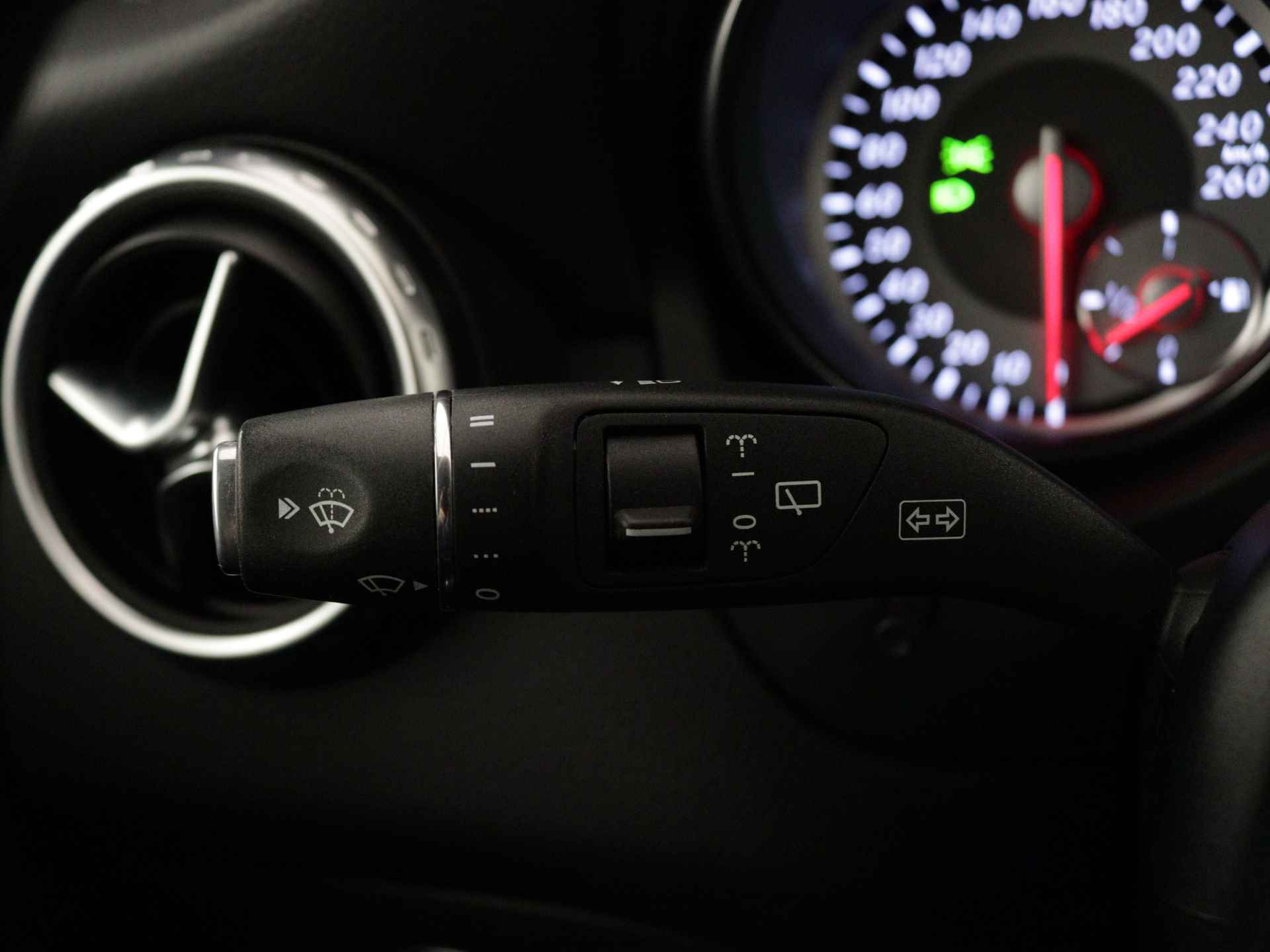 Mercedes-Benz GLA 200 Premium Plus Limited | Navigatie | Memory Seat | Stoelverwarming | - 25/45