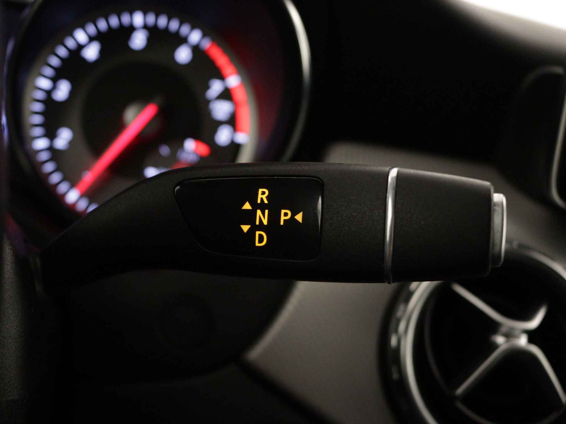 Mercedes-Benz GLA 200 Premium Plus Limited | Navigatie | Memory Seat | Stoelverwarming | - 27/45