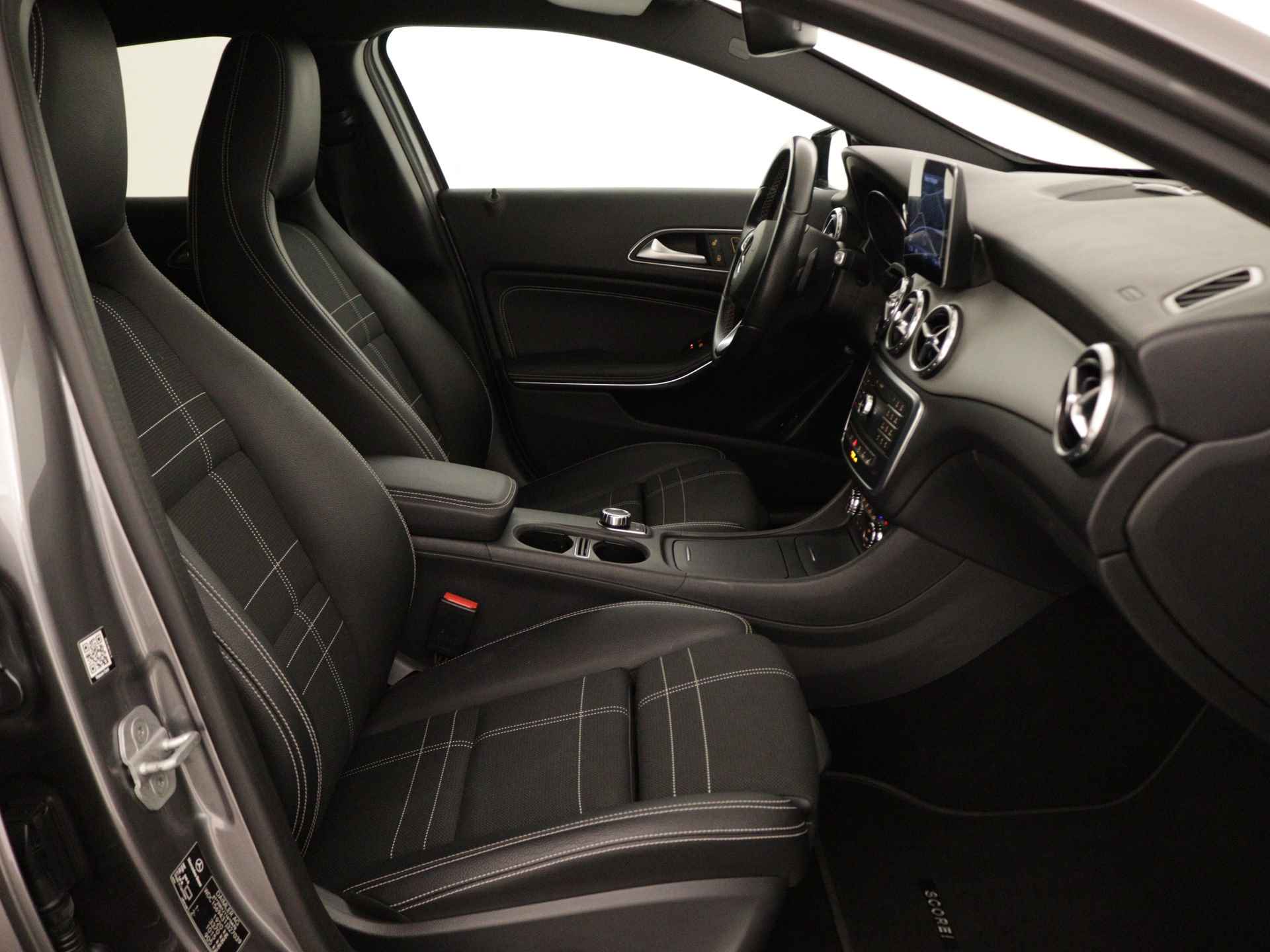 Mercedes-Benz GLA 200 Premium Plus Limited | Navigatie | Memory Seat | Stoelverwarming | - 32/45