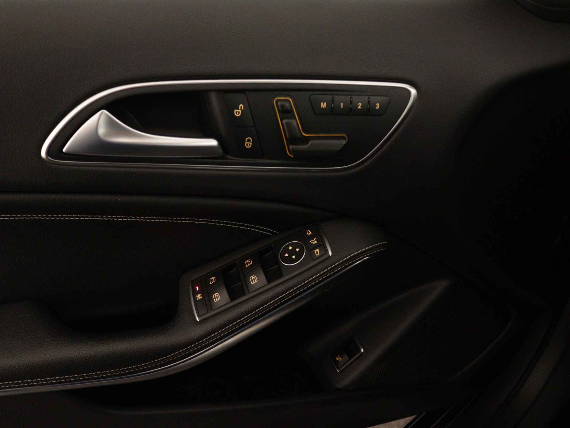Mercedes-Benz GLA 200 Premium Plus Limited | Navigatie | Memory Seat | Stoelverwarming | - 34/45