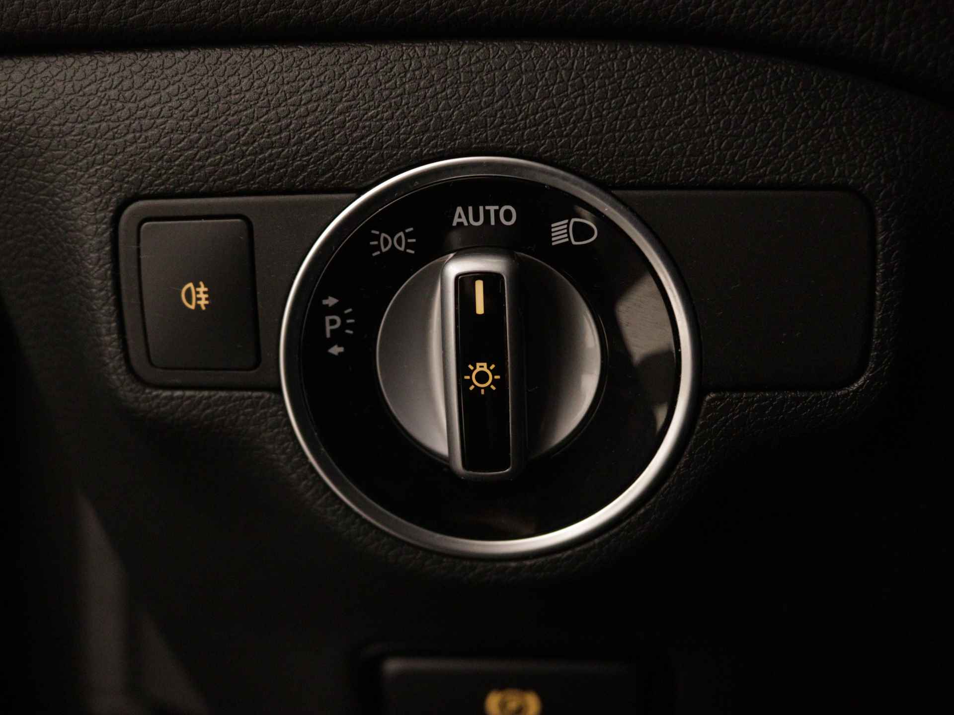 Mercedes-Benz GLA 200 Premium Plus Limited | Navigatie | Memory Seat | Stoelverwarming | - 35/45