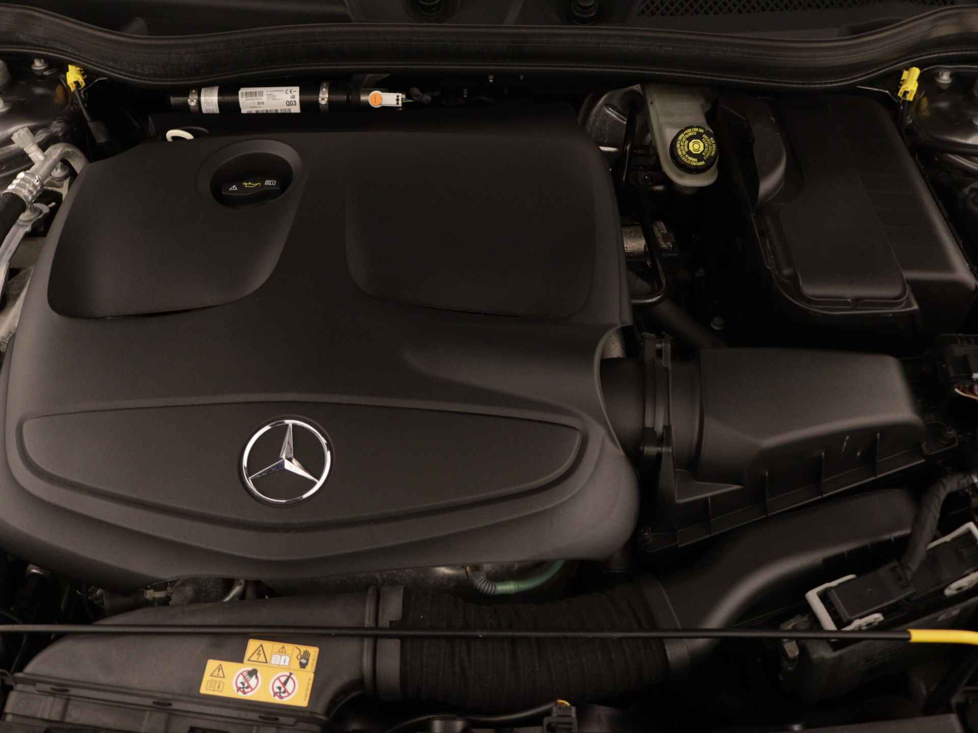 Mercedes-Benz GLA 200 Premium Plus Limited | Navigatie | Memory Seat | Stoelverwarming | - 42/45