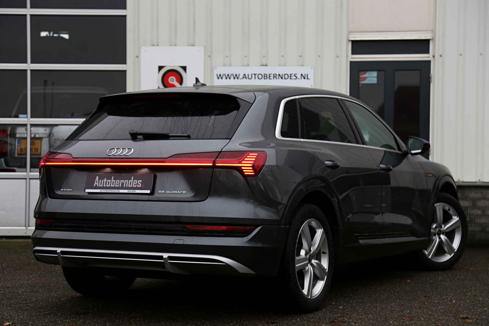 Audi e-tron 55 quattro S-Line 408PK 95 kWh*Excl. BTW*Adapt. Luchtvering/Sportstoelen Leder/ACC/Afneemb. Trekhaak/360/3D Camera/Memorie/Stoel - 2/12