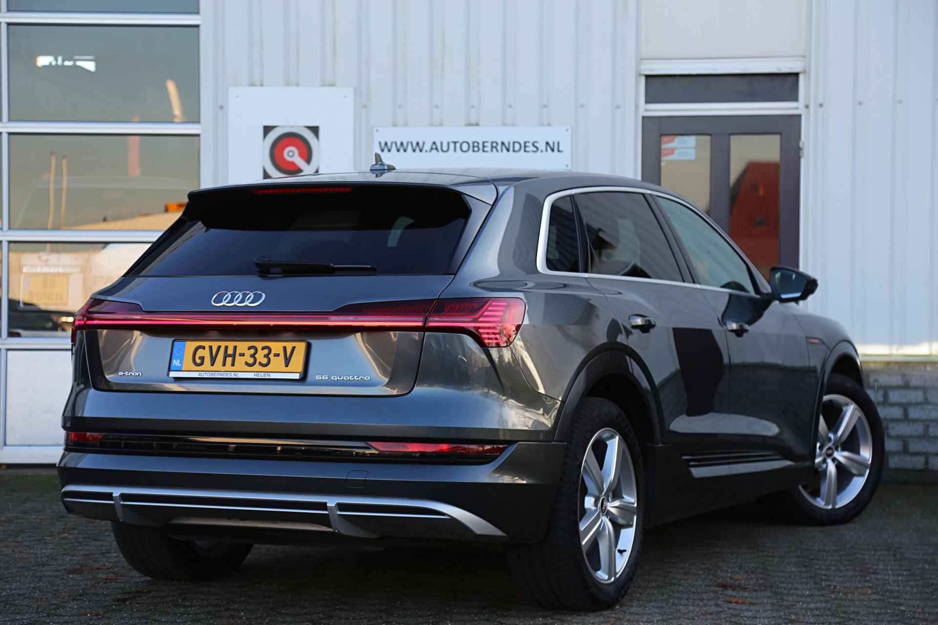 Audi e-tron 55 quattro S-Line 408PK 95 kWh*Excl. BTW*Adapt. Luchtvering/Sportstoelen Leder/ACC/Afneemb. Trekhaak/360/3D Camera/Memorie/Stoel - 2/70