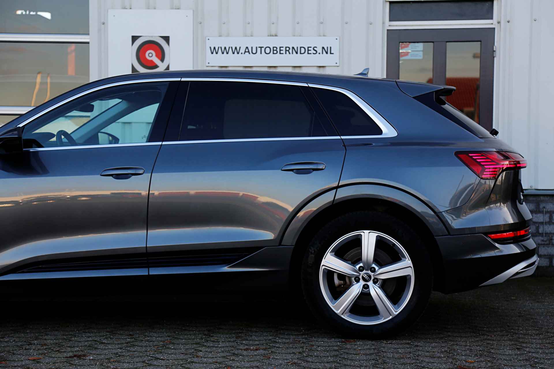 Audi e-tron 55 quattro S-Line 408PK 95 kWh*Excl. BTW*Adapt. Luchtvering/Sportstoelen Leder/ACC/Afneemb. Trekhaak/360/3D Camera/Memorie/Stoel - 56/70