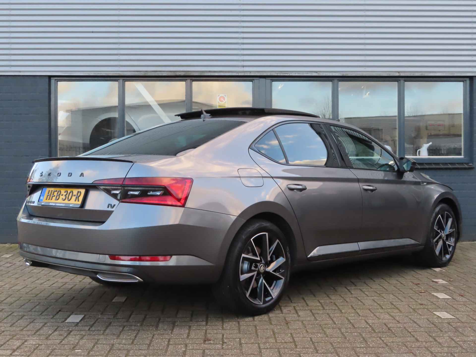 Škoda Superb 1.4 TSI iV Sportline Business | panoramisch dak | elektrisch verstelbare voorstoelen met geheugen | - 3/36